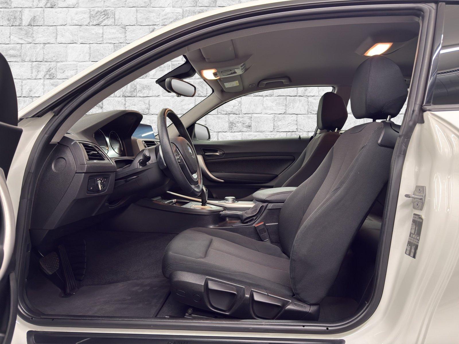 BMW 120i-image-6
