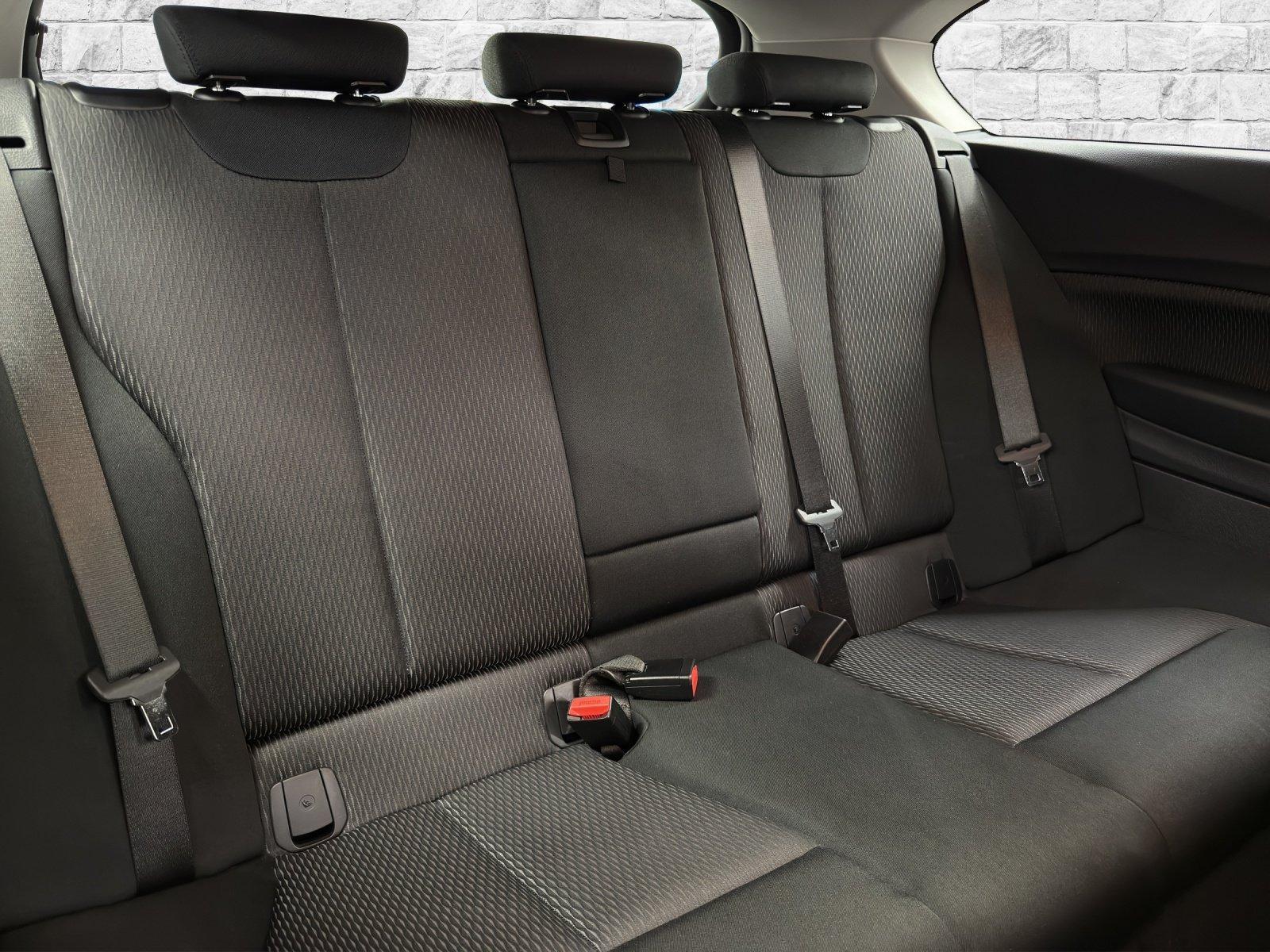 BMW 120i-image-18
