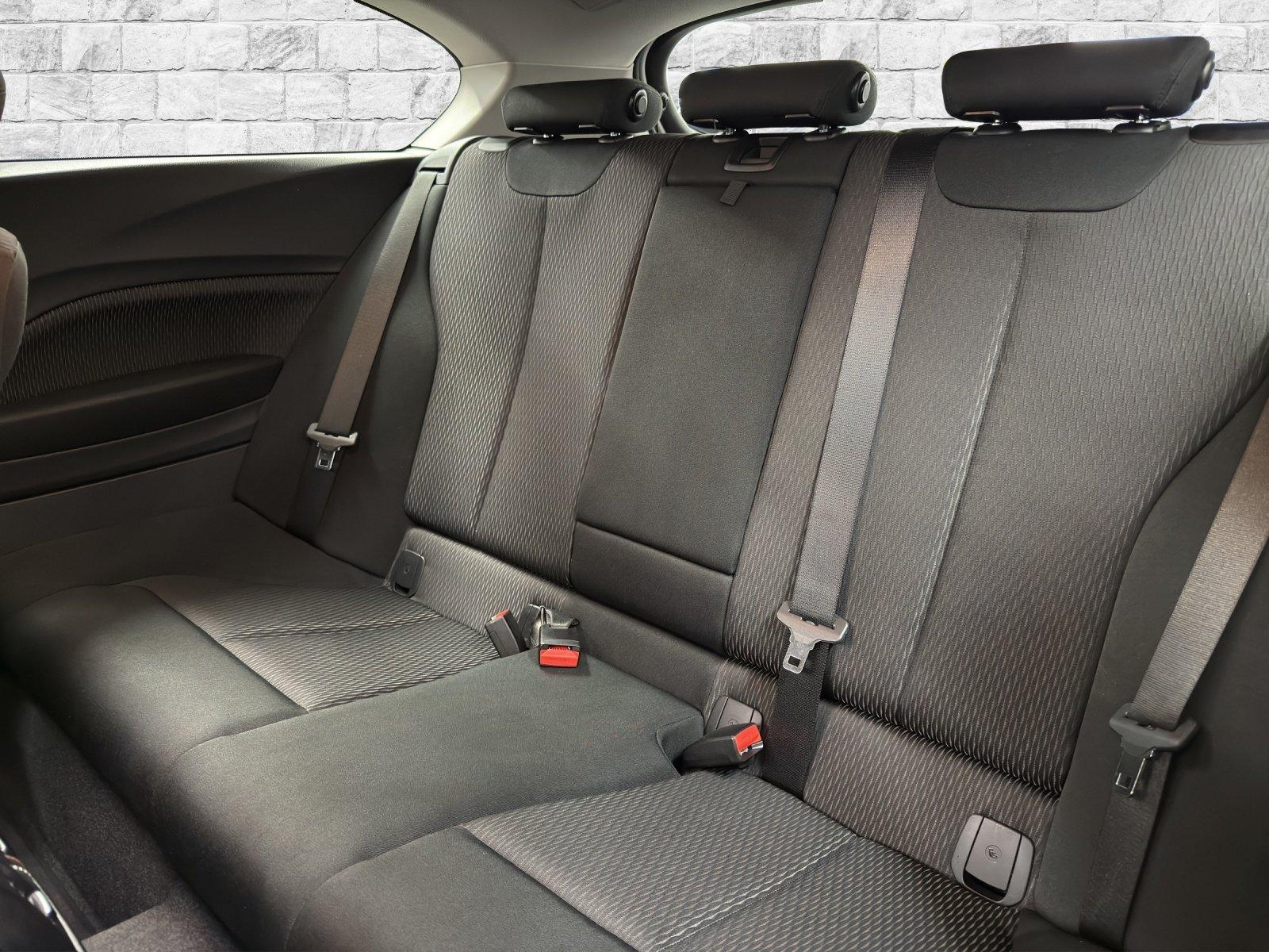 BMW 120i-image-15