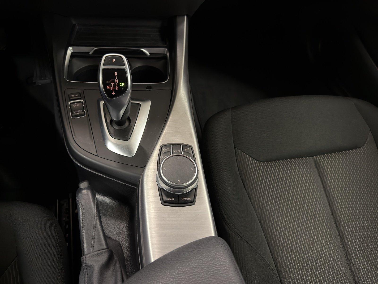 BMW 120i-image-16