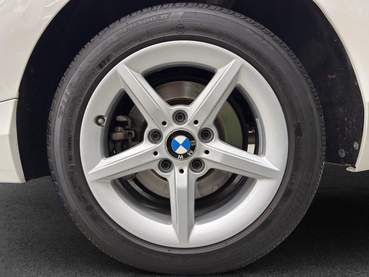 BMW 120i-image-9