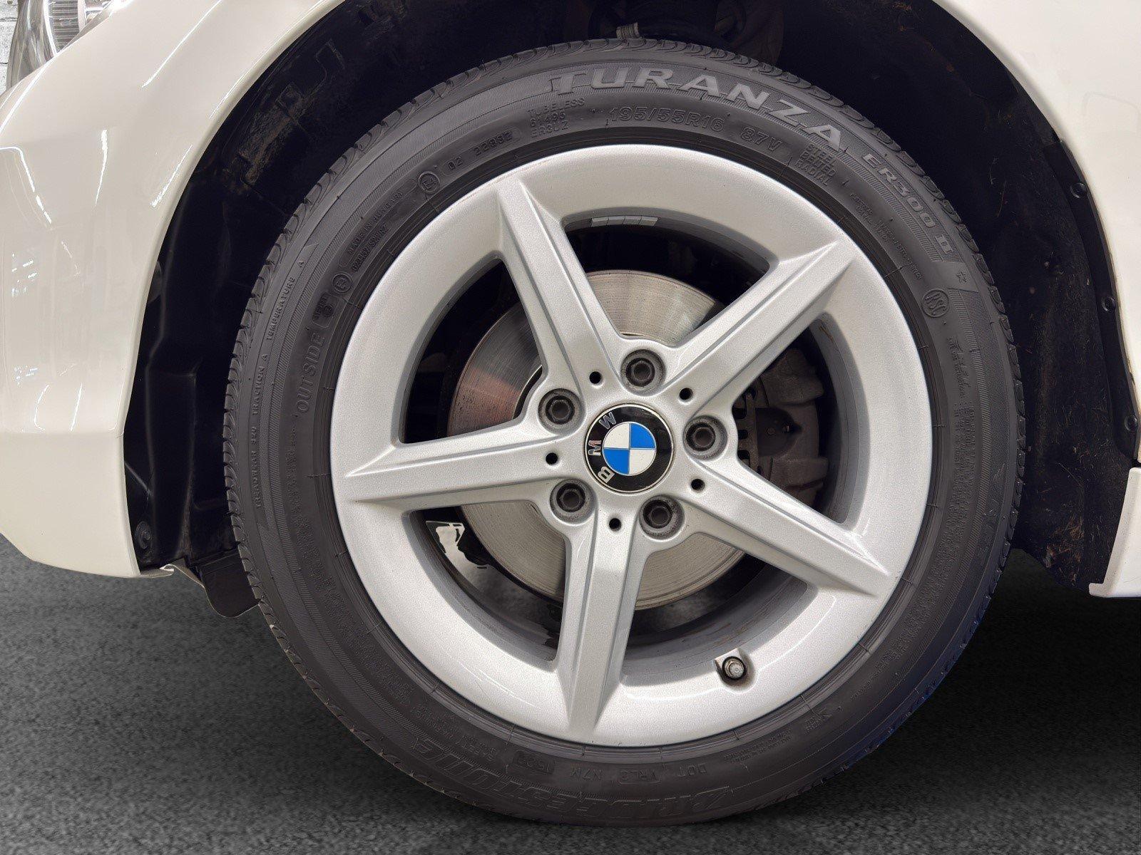 BMW 120i-image-8