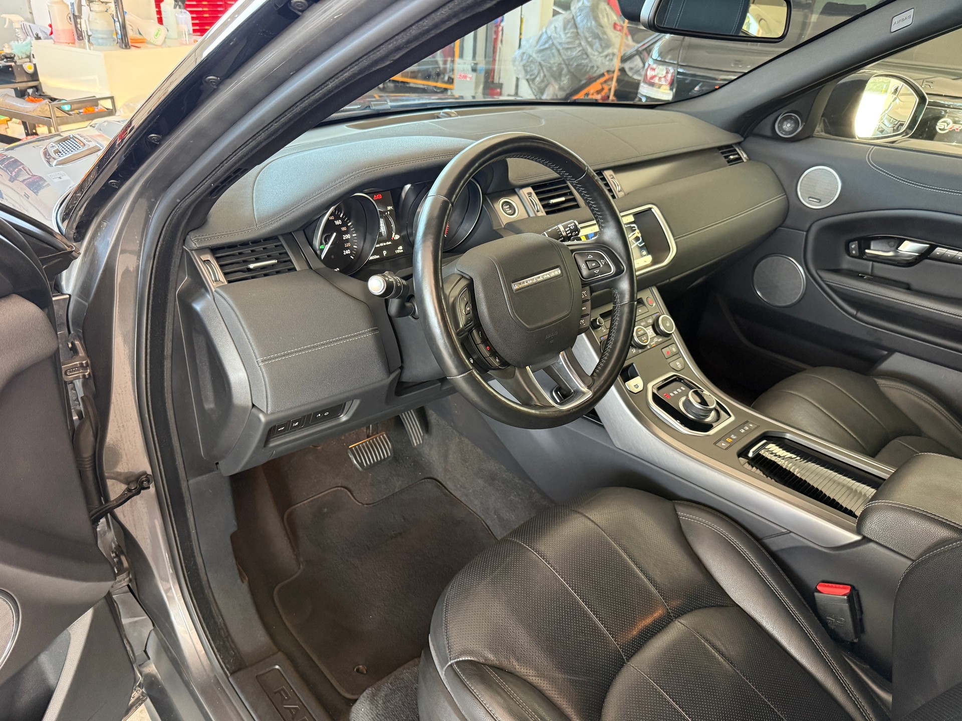 LAND ROVER Range Rover Evoque 2.0 TD4 Landmark-image-10