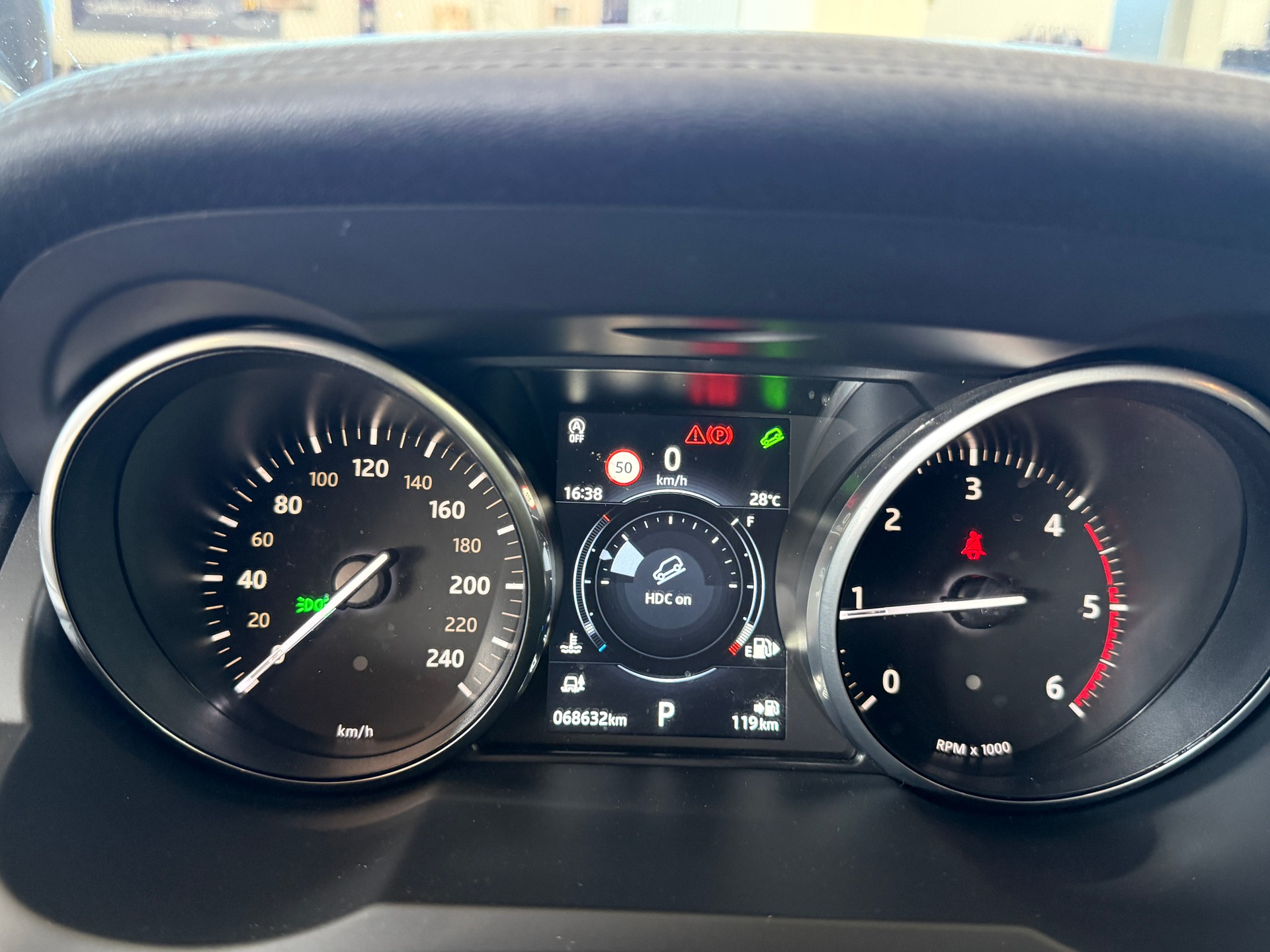 LAND ROVER Range Rover Evoque 2.0 TD4 Landmark-image-16