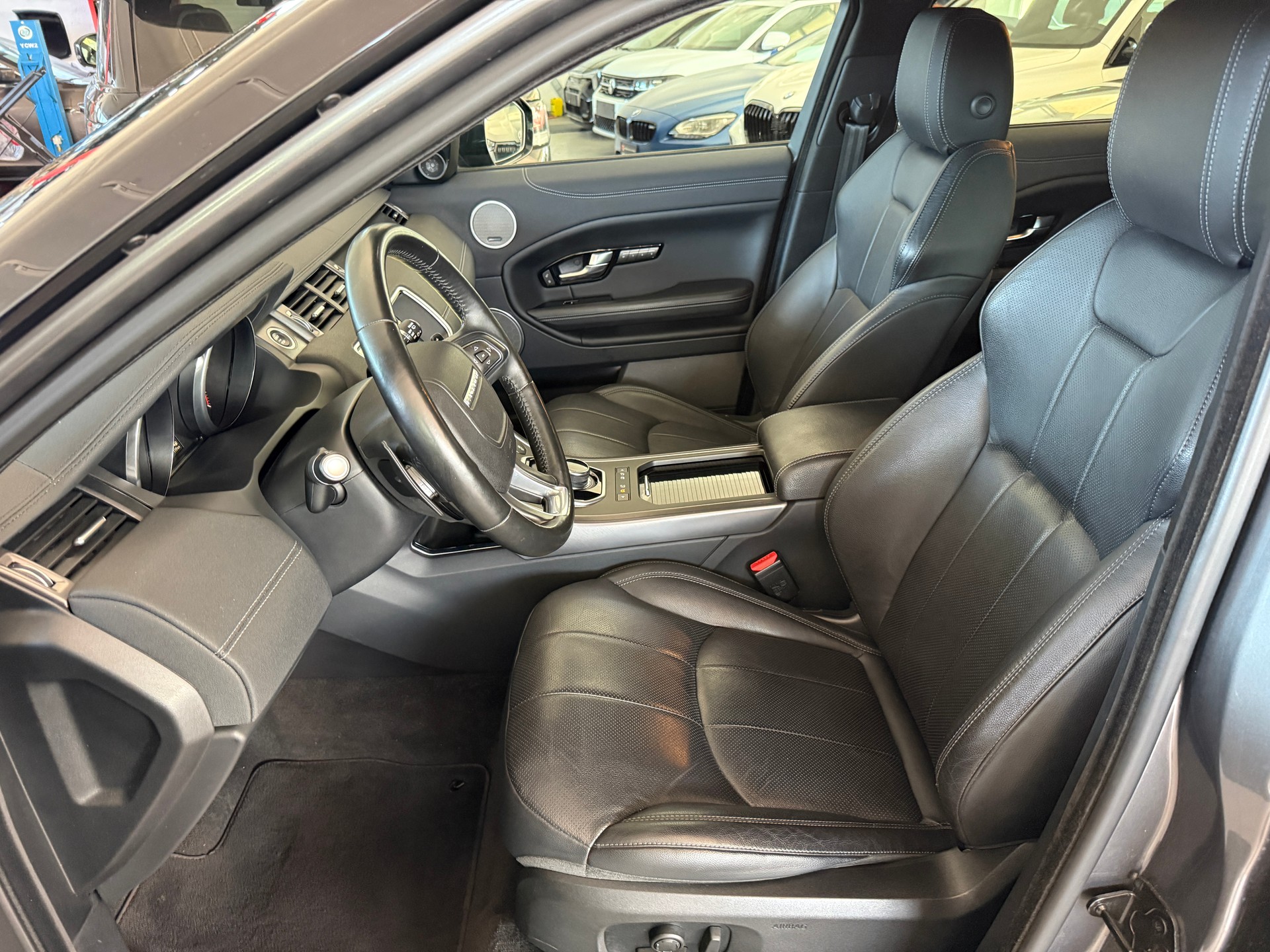 LAND ROVER Range Rover Evoque 2.0 TD4 Landmark-image-9