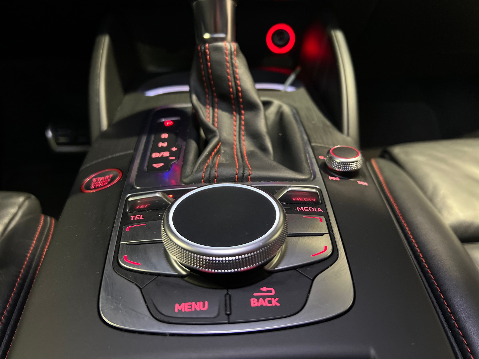 AUDI RS3 2.5 TSI quattro S-tronic-image-19