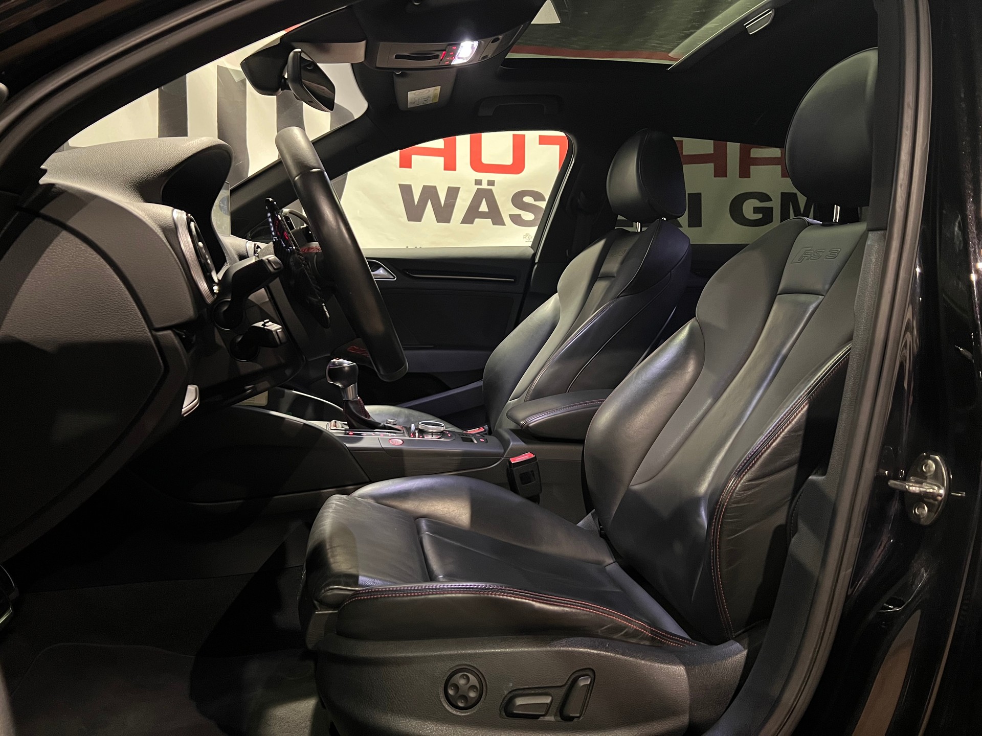 AUDI RS3 2.5 TSI quattro S-tronic-image-12