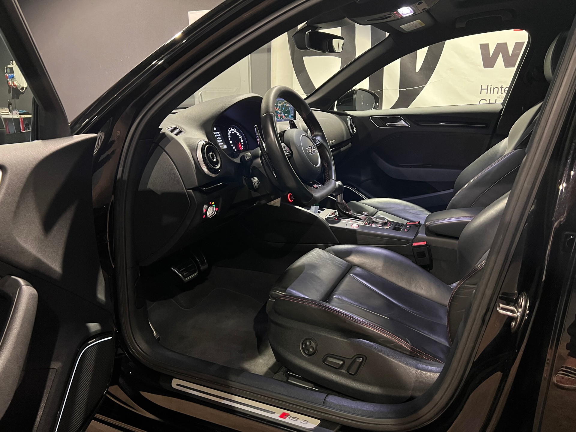 AUDI RS3 2.5 TSI quattro S-tronic-image-11