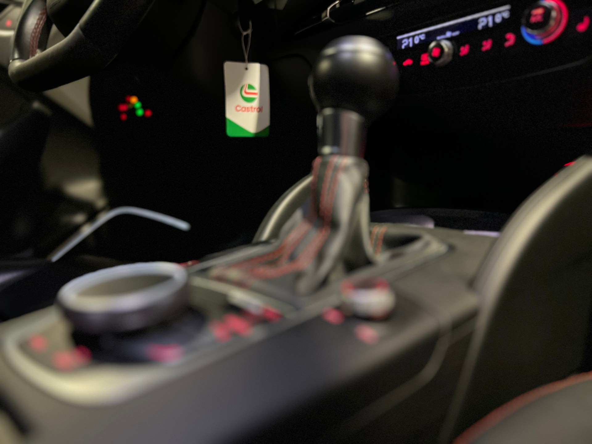 AUDI RS3 2.5 TSI quattro S-tronic-image-18