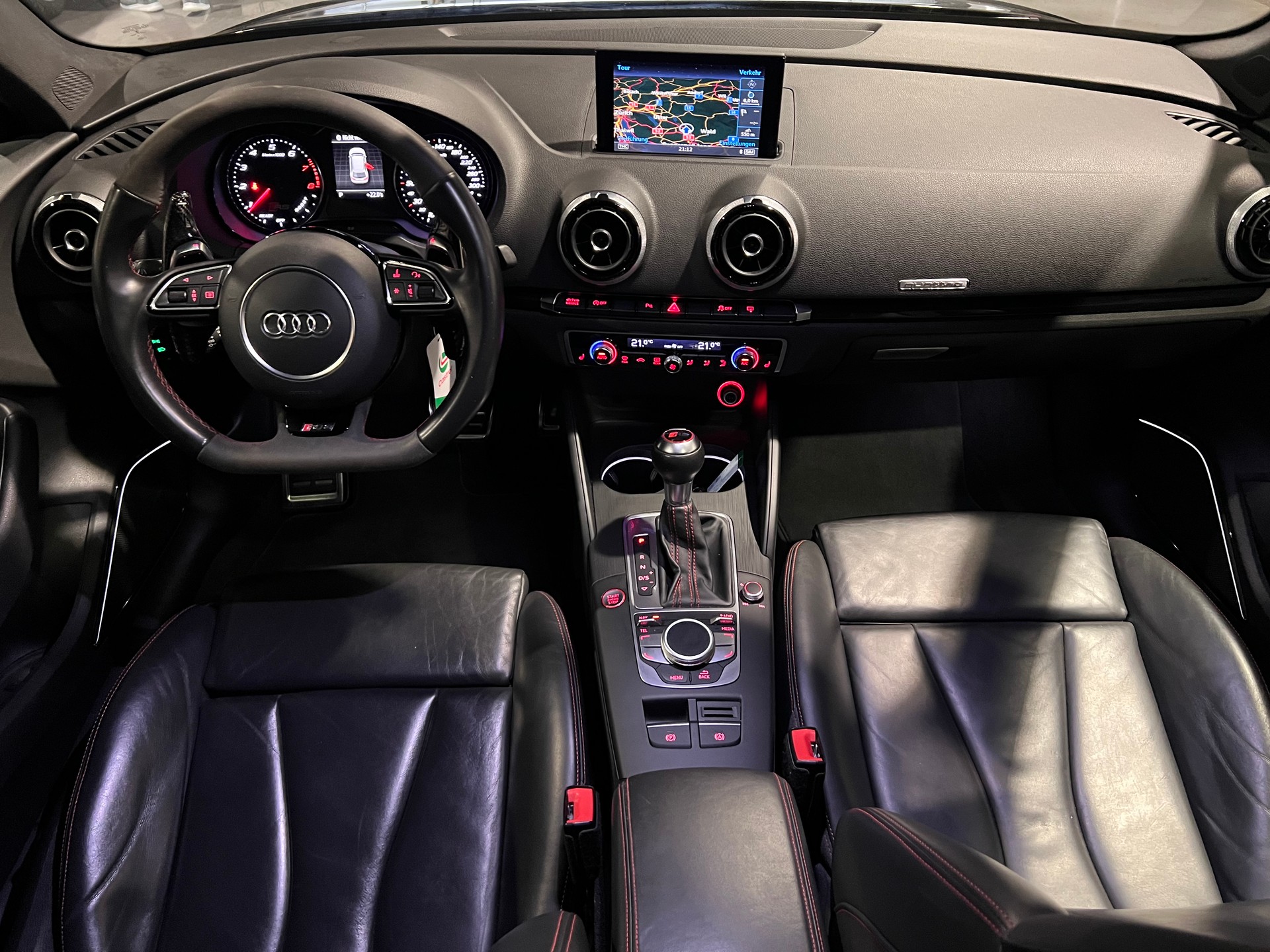 AUDI RS3 2.5 TSI quattro S-tronic-image-10
