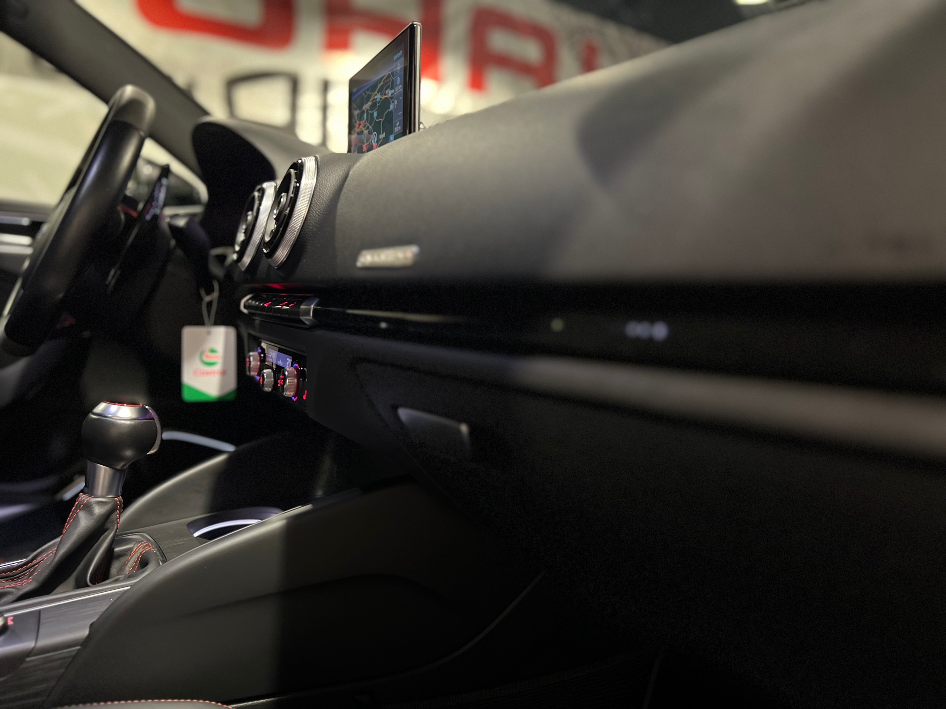 AUDI RS3 2.5 TSI quattro S-tronic-image-17