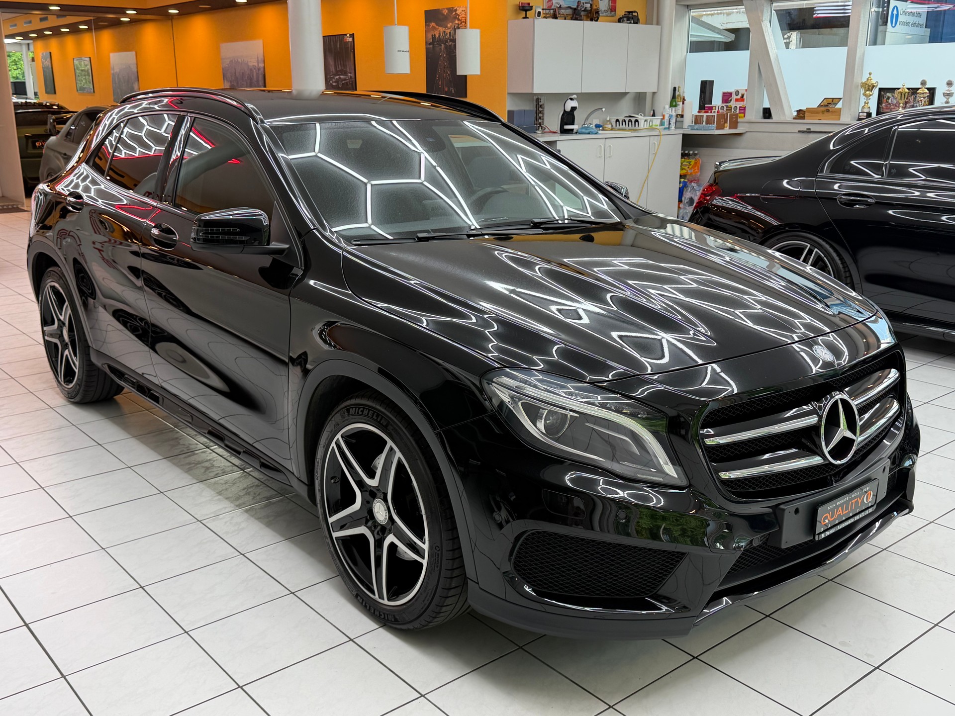 MERCEDES-BENZ GLA 250 AMG Line 4m-image-1
