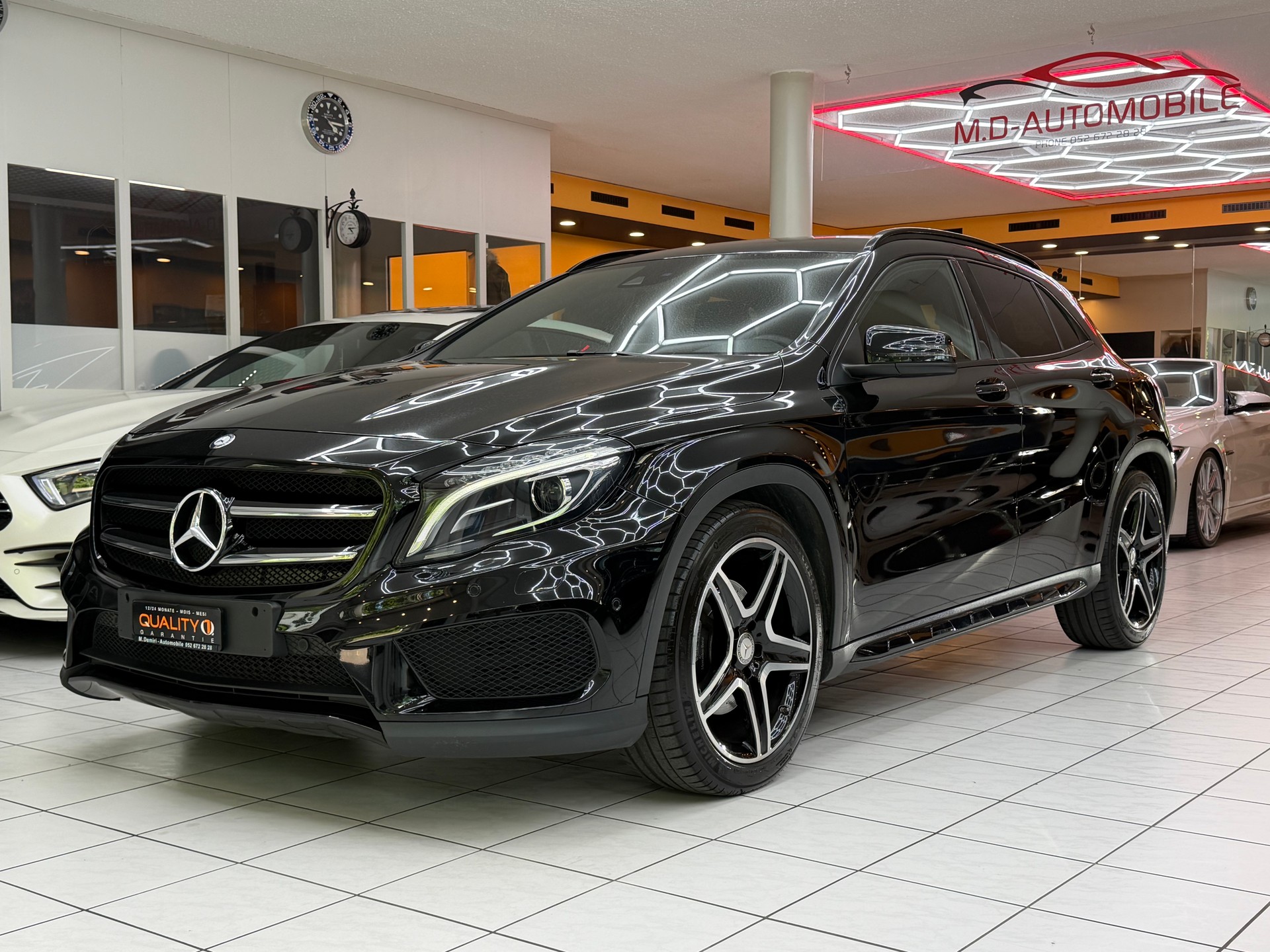 MERCEDES-BENZ GLA 250 AMG Line 4m-image-4
