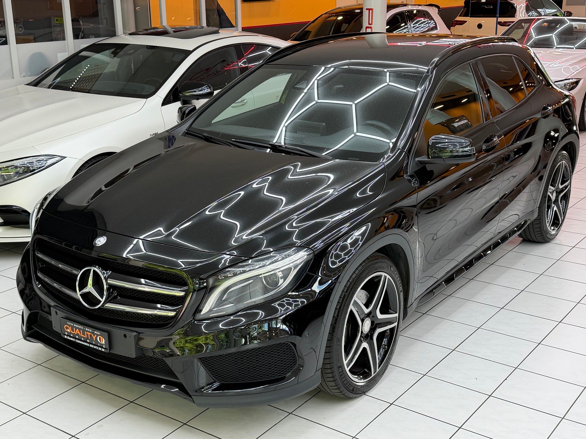 MERCEDES-BENZ GLA 250 AMG Line 4m-image-5