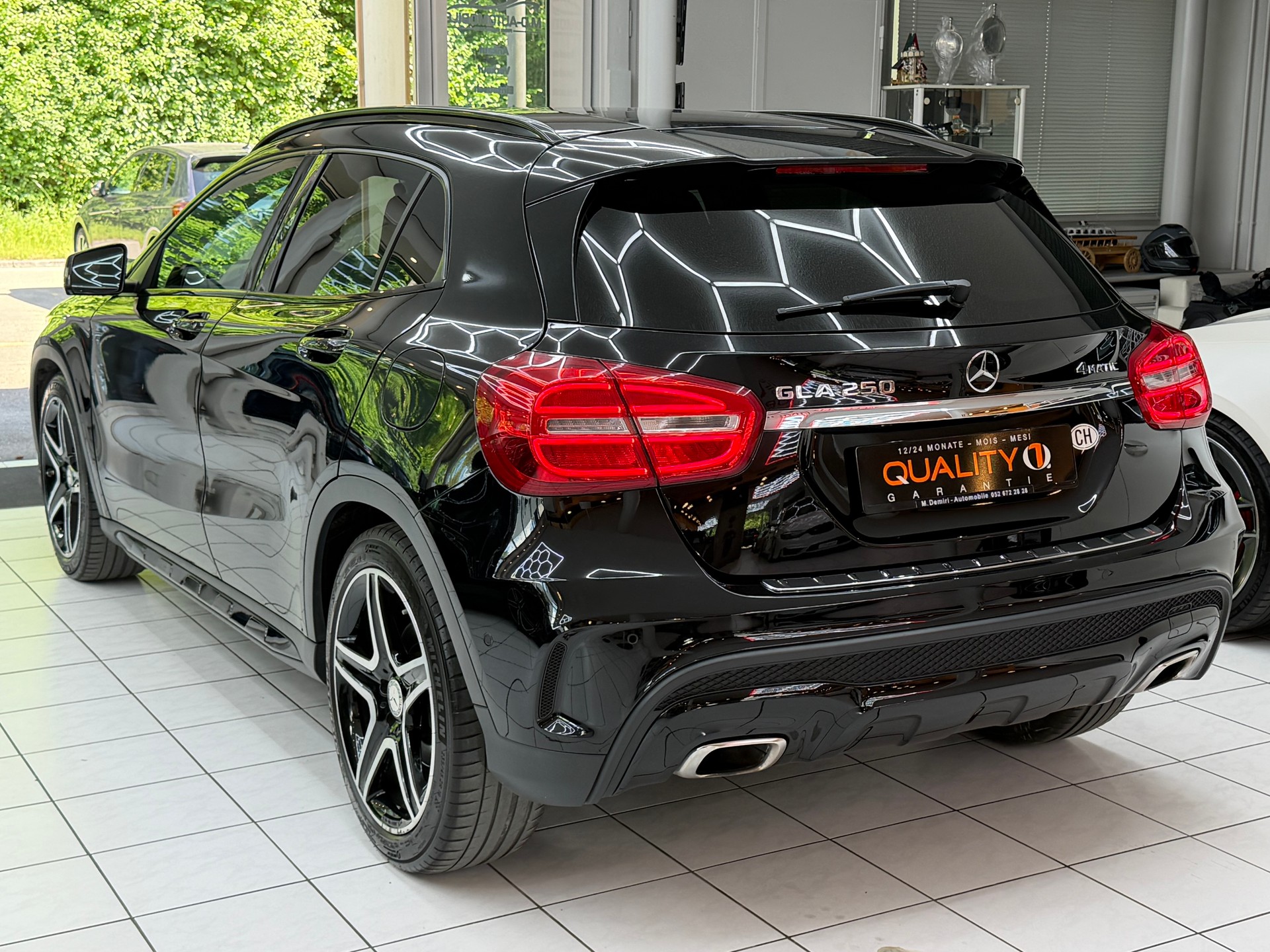 MERCEDES-BENZ GLA 250 AMG Line 4m-image-7
