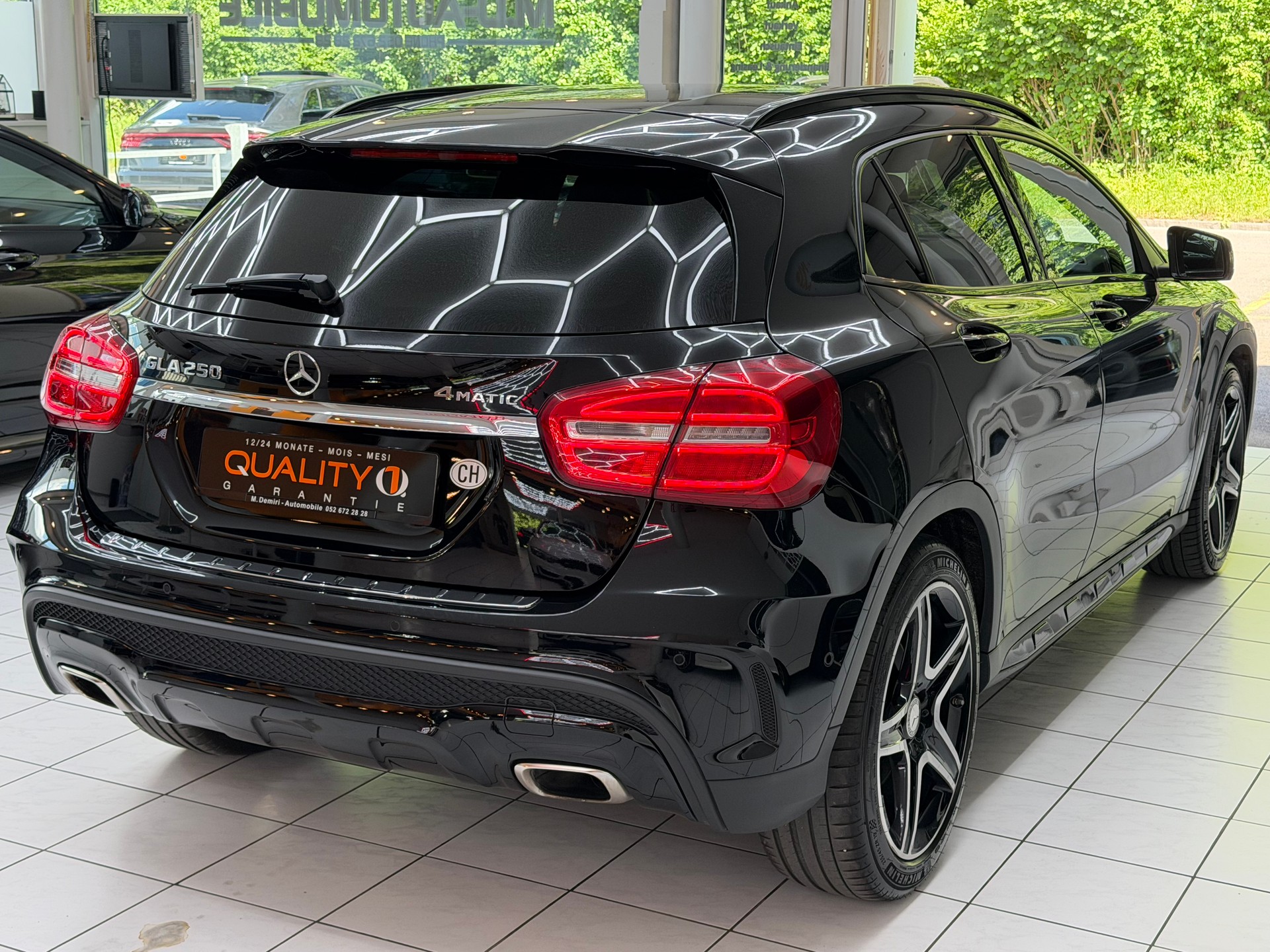 MERCEDES-BENZ GLA 250 AMG Line 4m-image-9