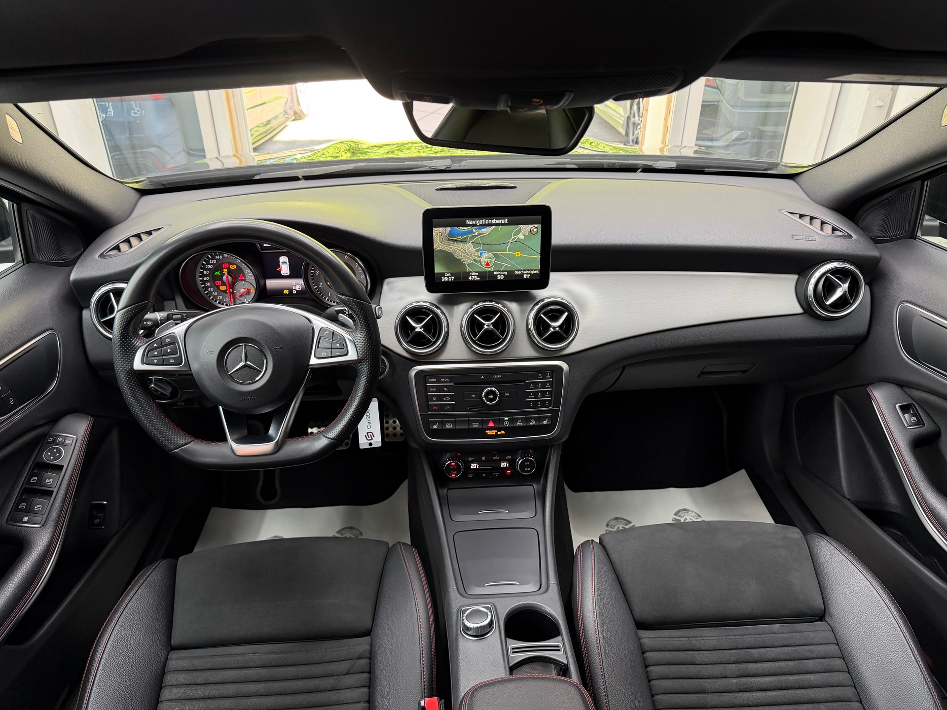 MERCEDES-BENZ GLA 250 AMG Line 4m-image-10