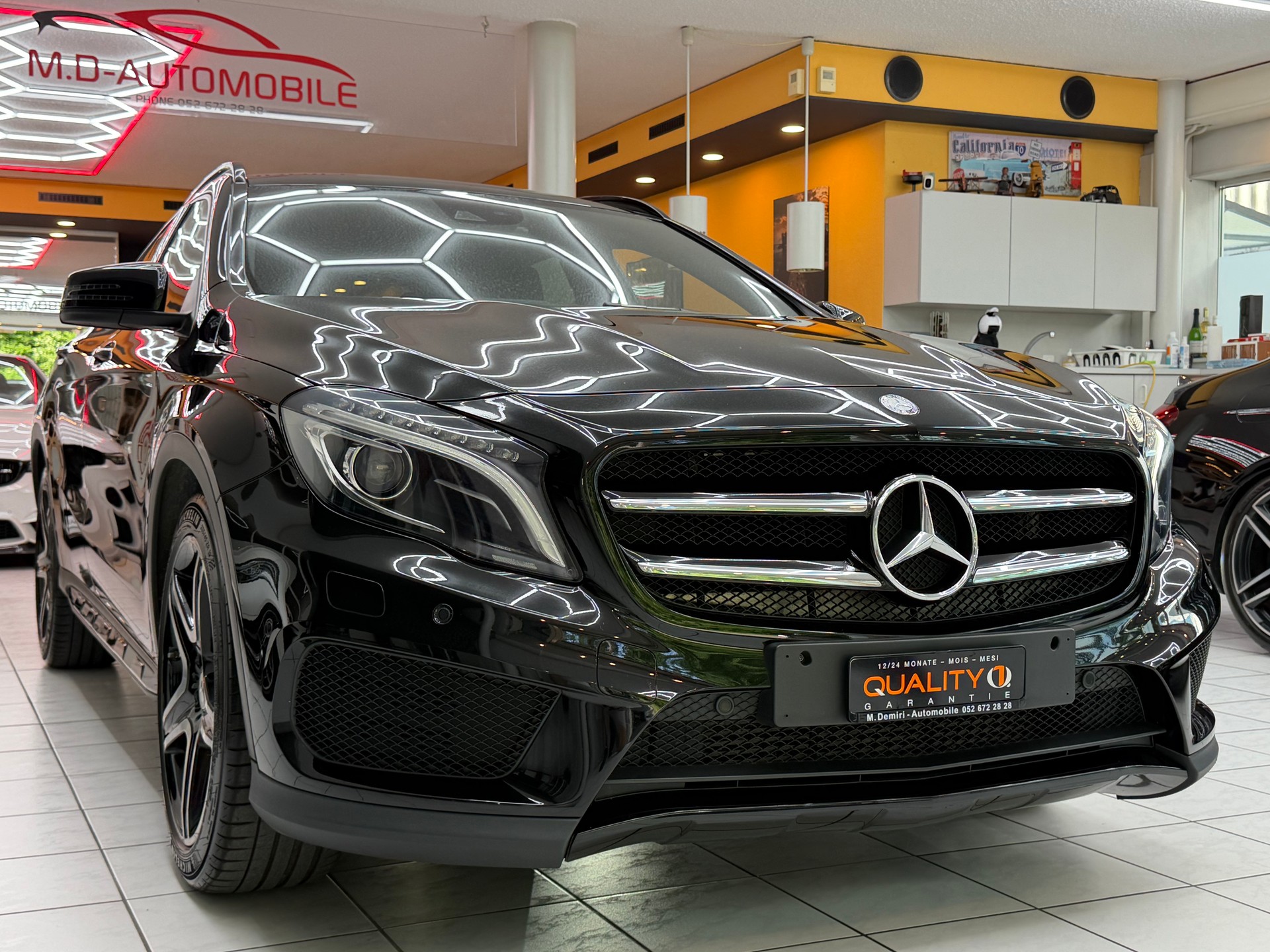 MERCEDES-BENZ GLA 250 AMG Line 4m-image-2
