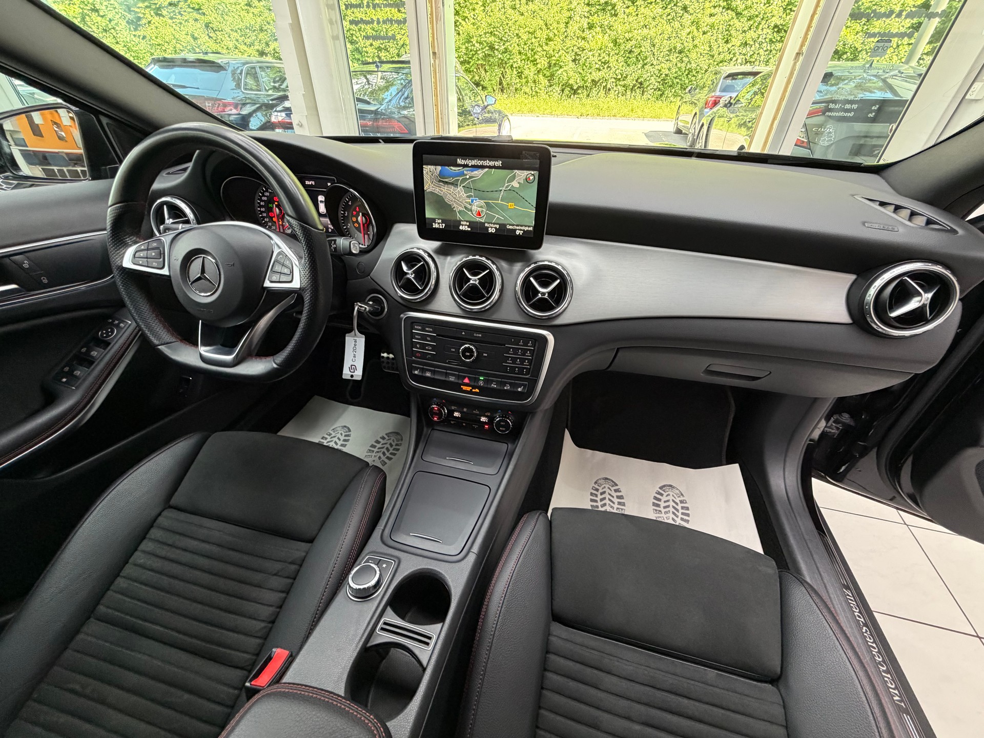 MERCEDES-BENZ GLA 250 AMG Line 4m-image-13