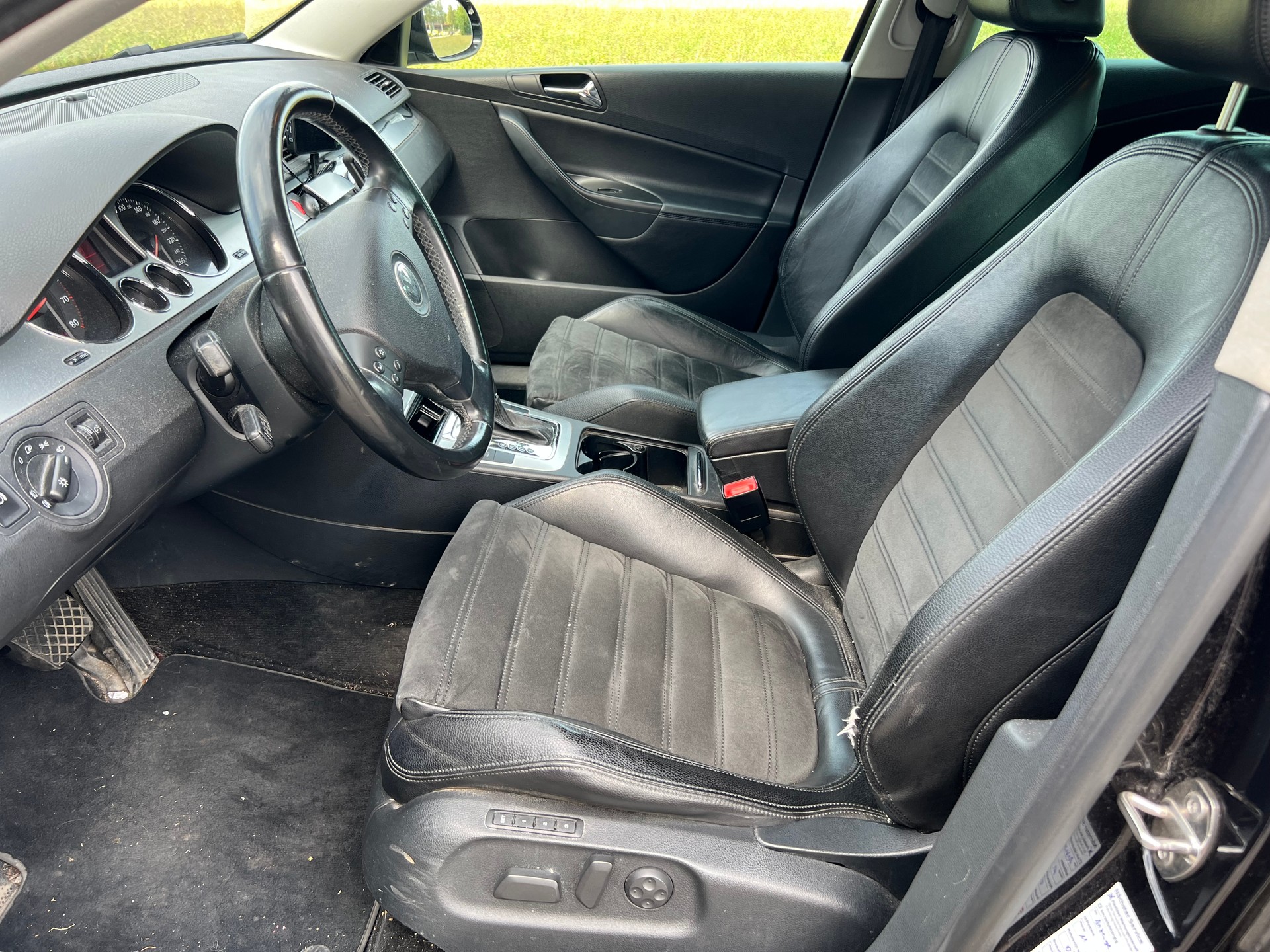 VW Passat Variant 2.0T FSI Highline-image-4