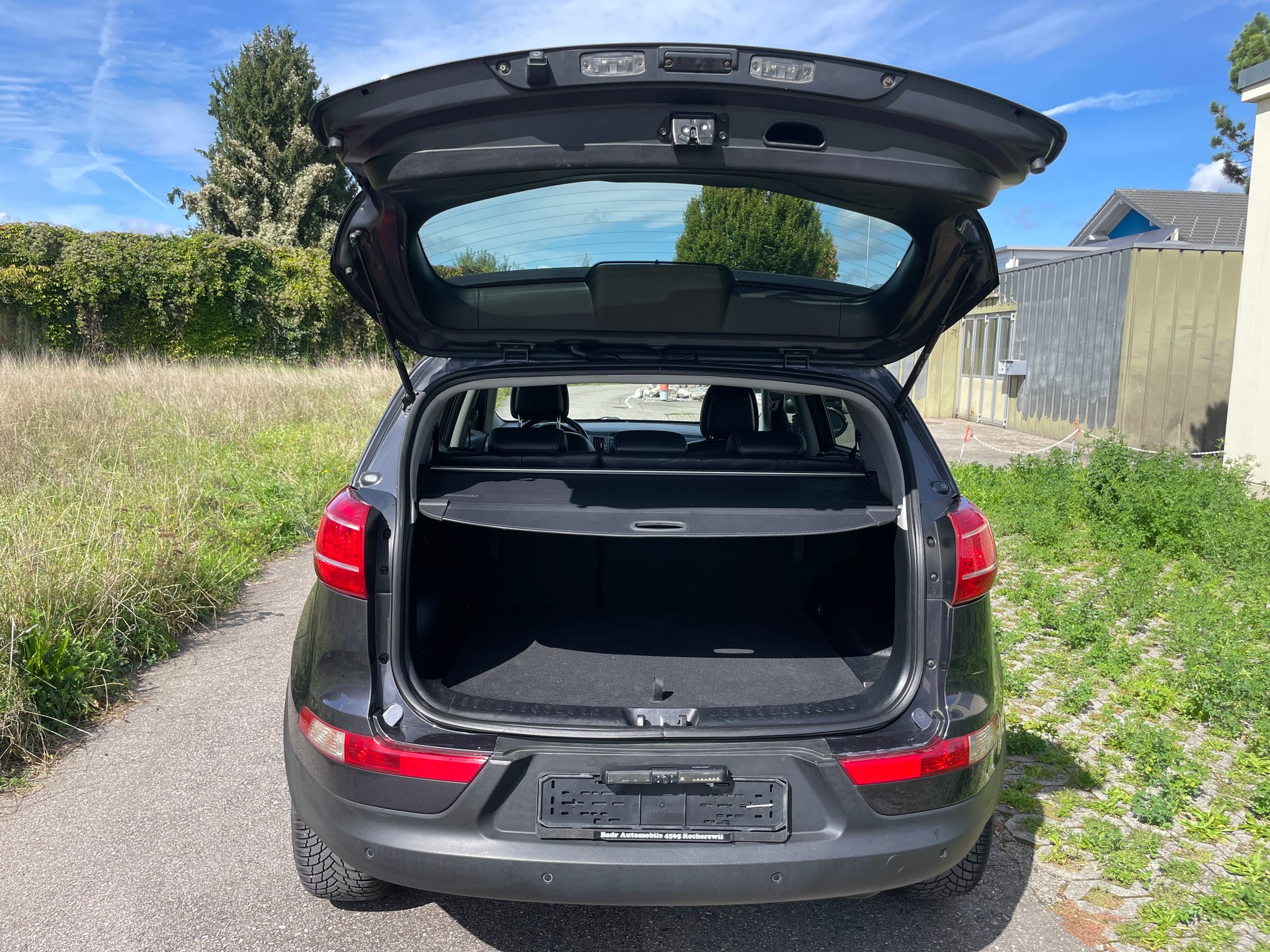 KIA Sportage 2.0 CRDi Style 4WD Automatic-image-9