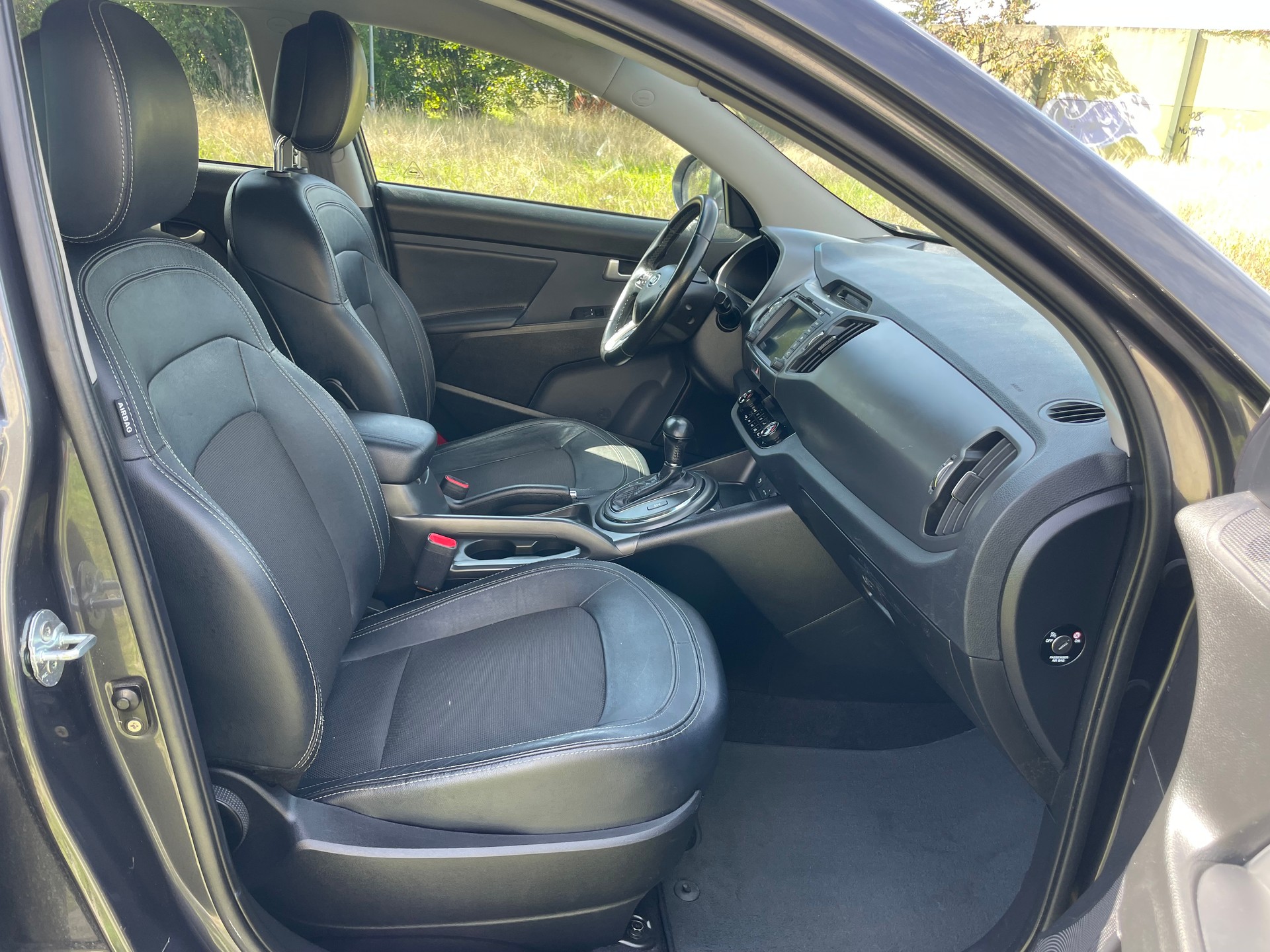 KIA Sportage 2.0 CRDi Style 4WD Automatic-image-7