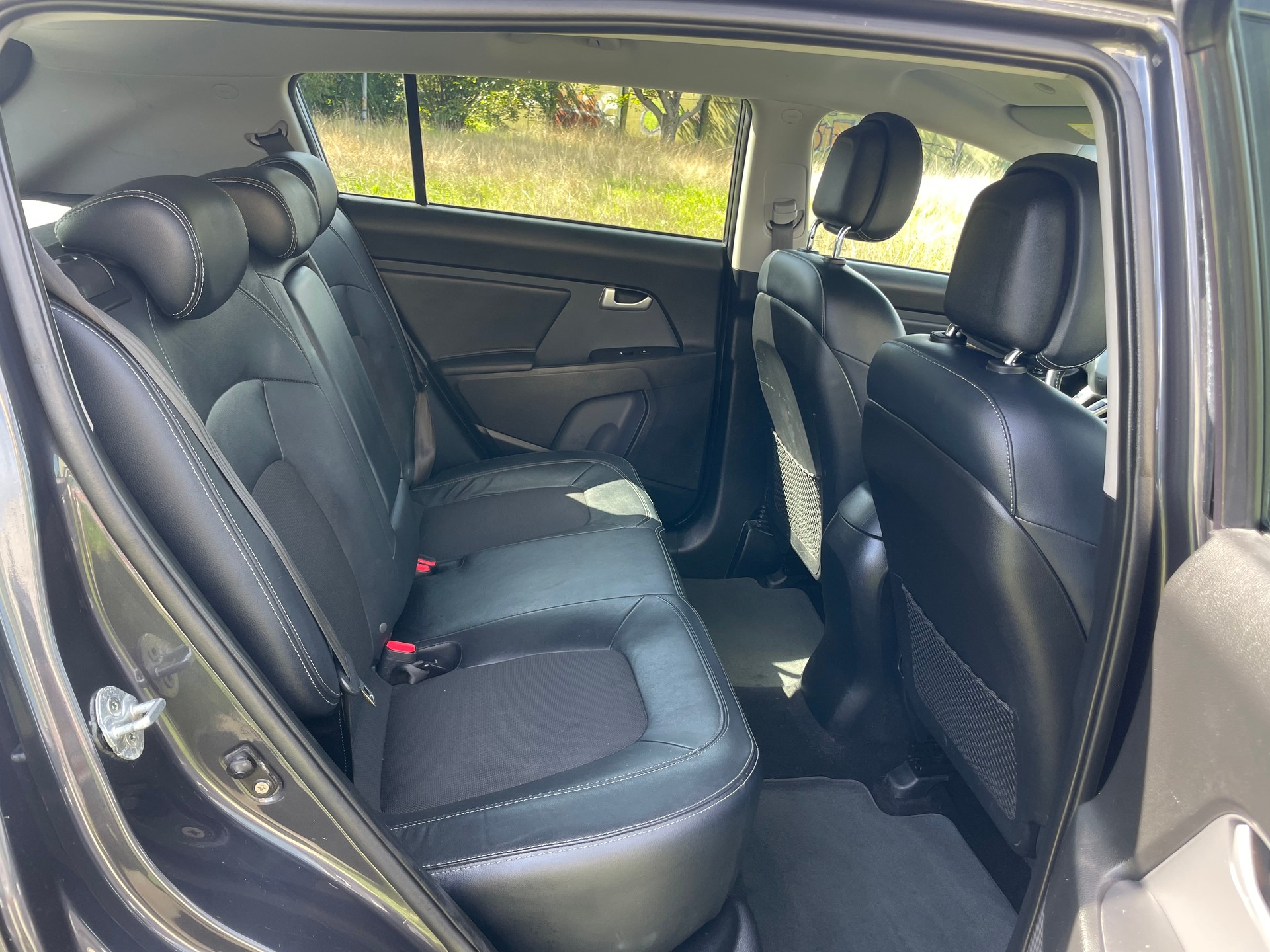 KIA Sportage 2.0 CRDi Style 4WD Automatic-image-8