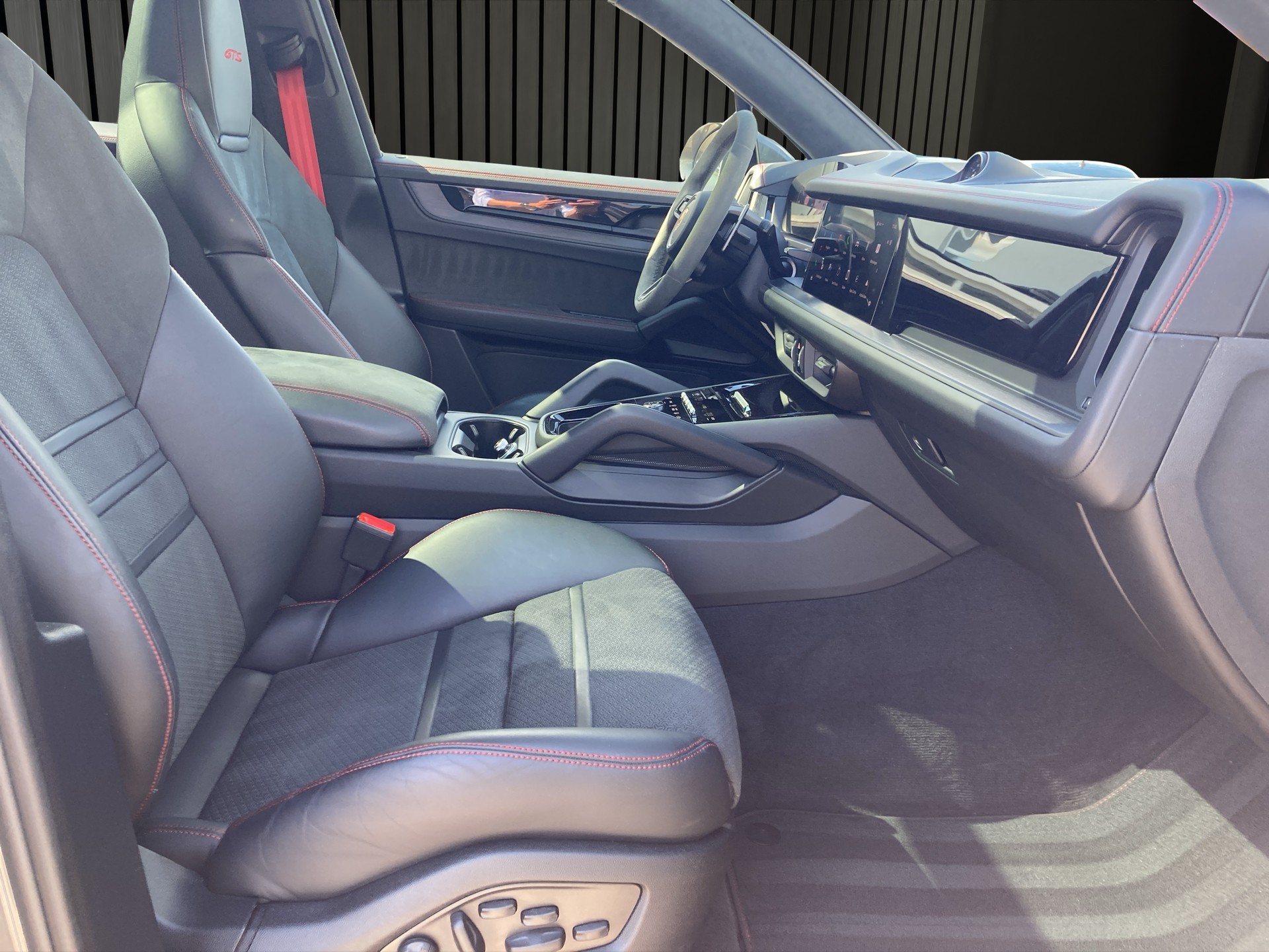 PORSCHE Cayenne GTS-image-17