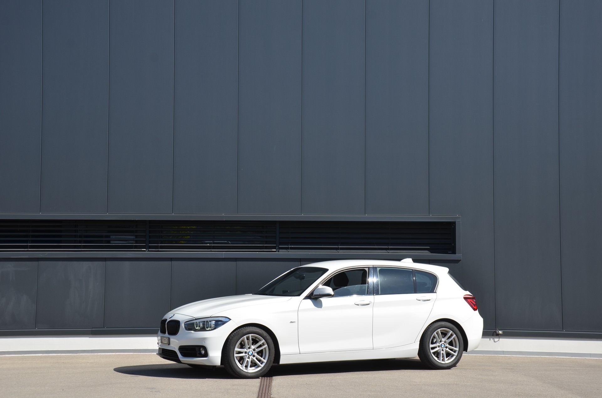 BMW 120d xDrive Edition Sport Line Steptronic-image-1