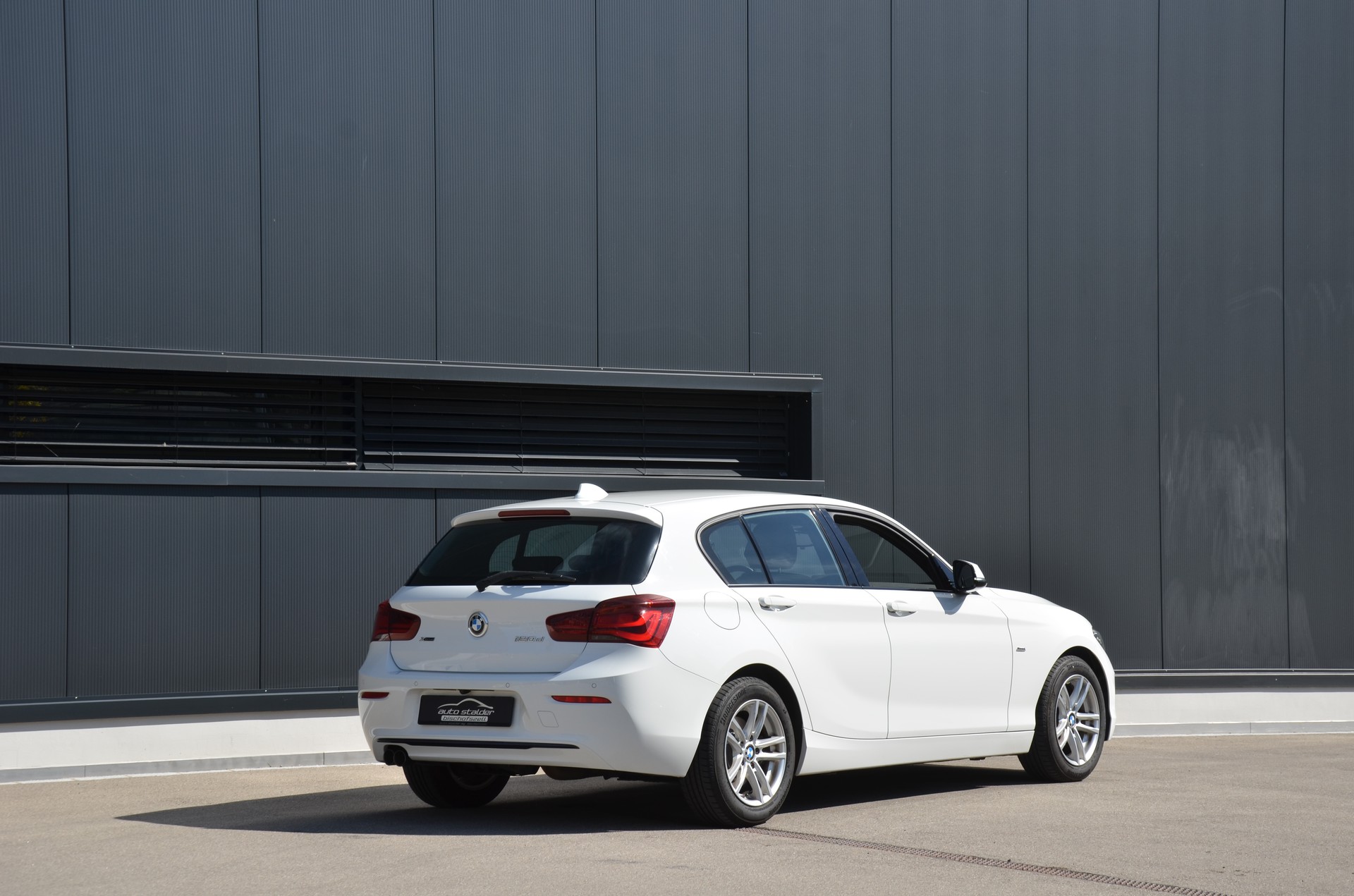 BMW 120d xDrive Edition Sport Line Steptronic-image-2