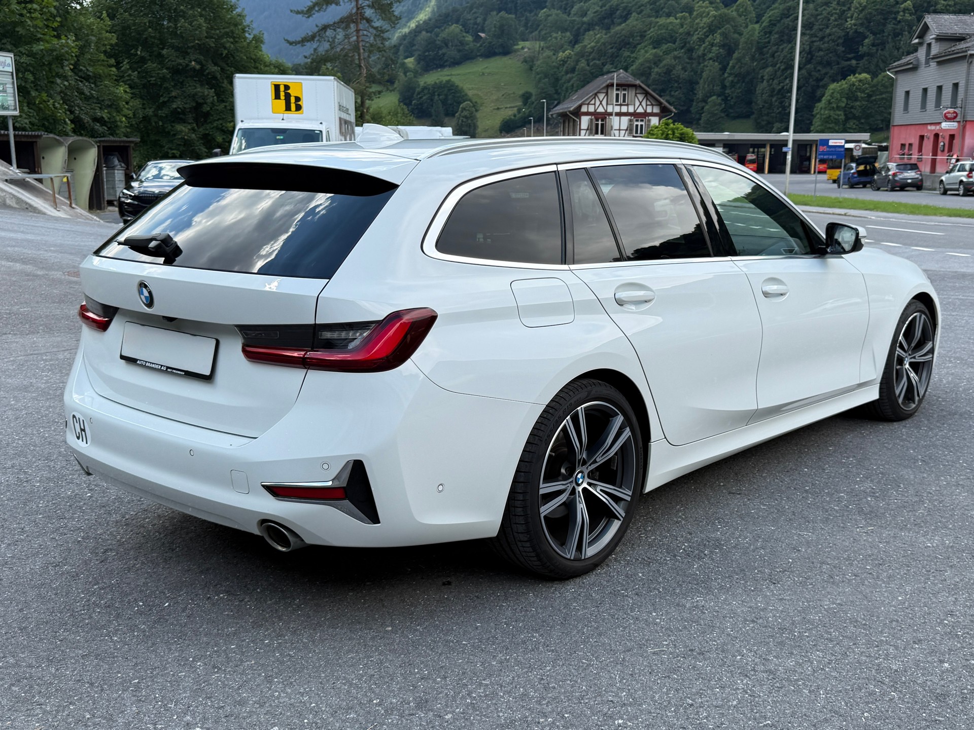 BMW 320d xDrive SAG-image-1