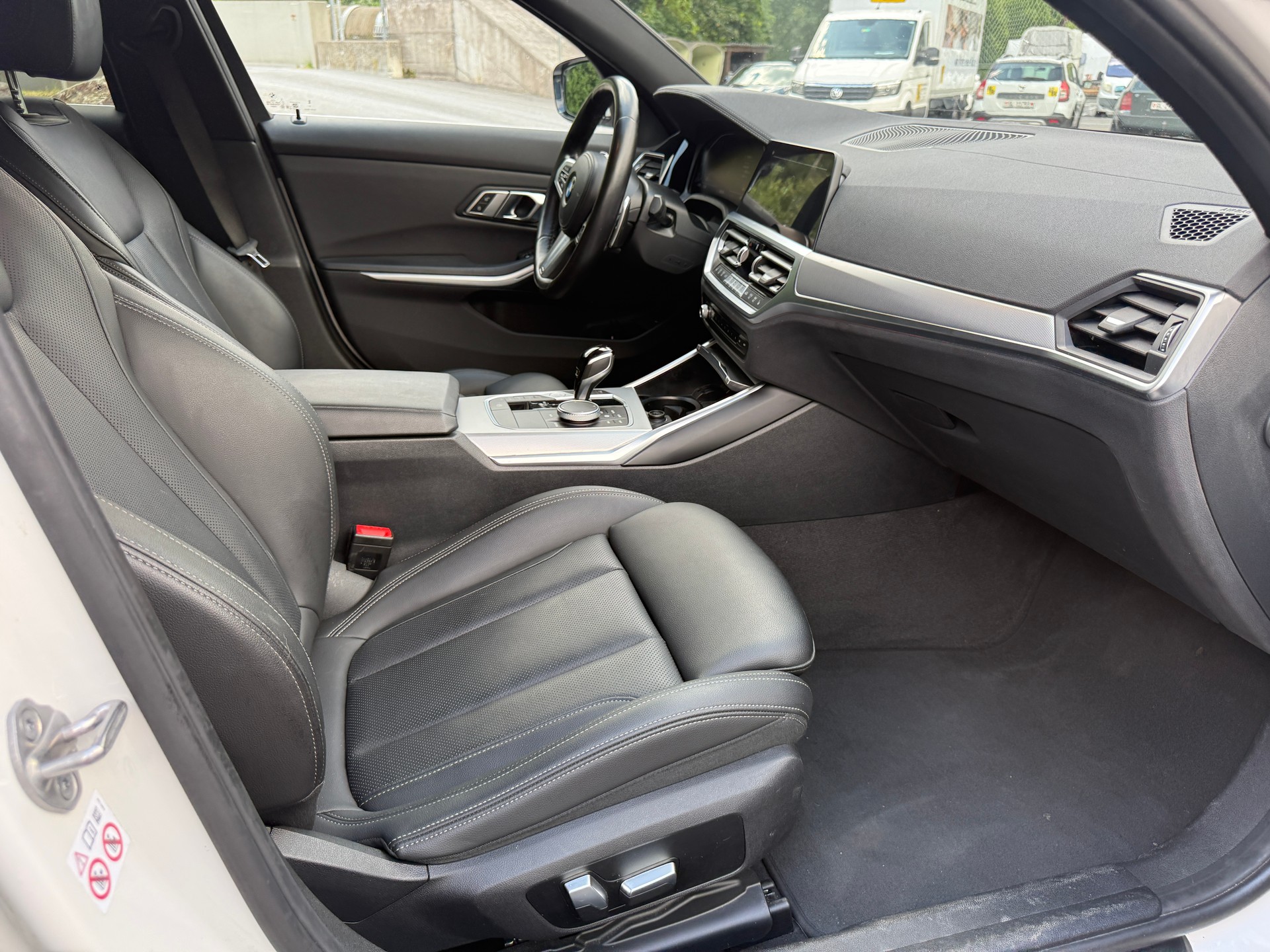 BMW 320d xDrive SAG-image-3
