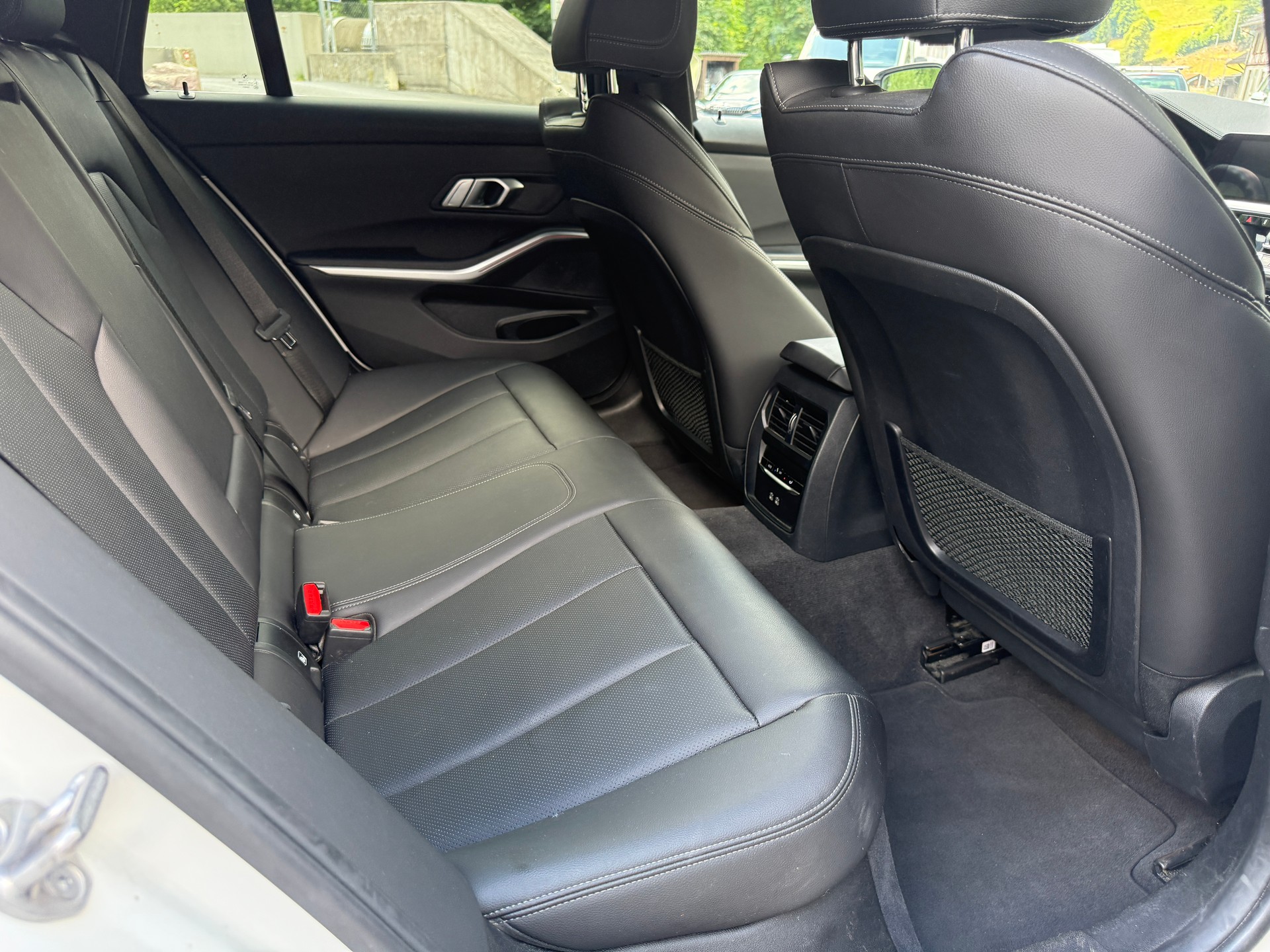 BMW 320d xDrive SAG-image-4