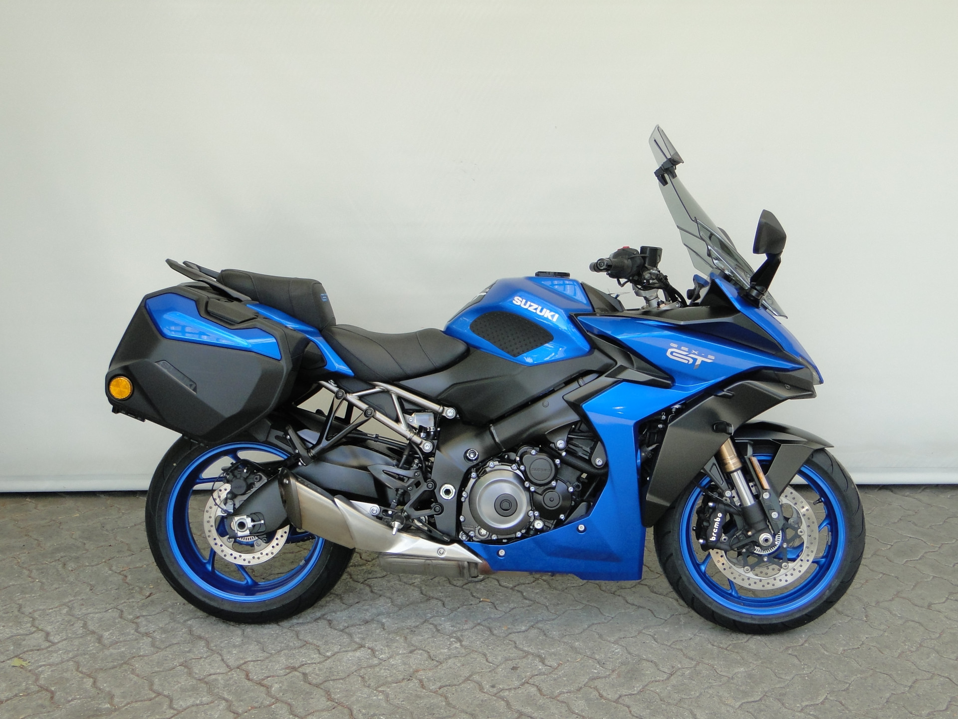 SUZUKI GSX-S 1000 GT Travel-showroom-element-2