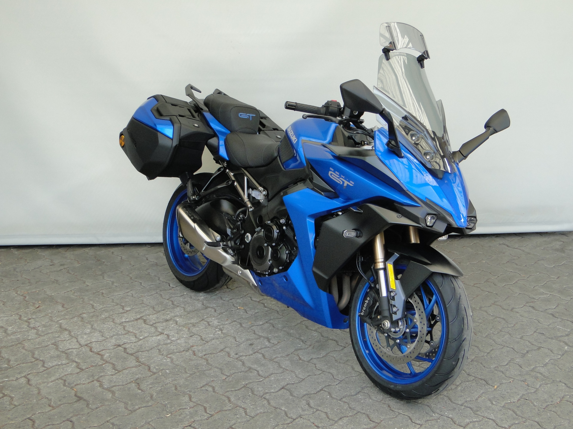 SUZUKI GSX-S 1000 GT Travel-showroom-element-1