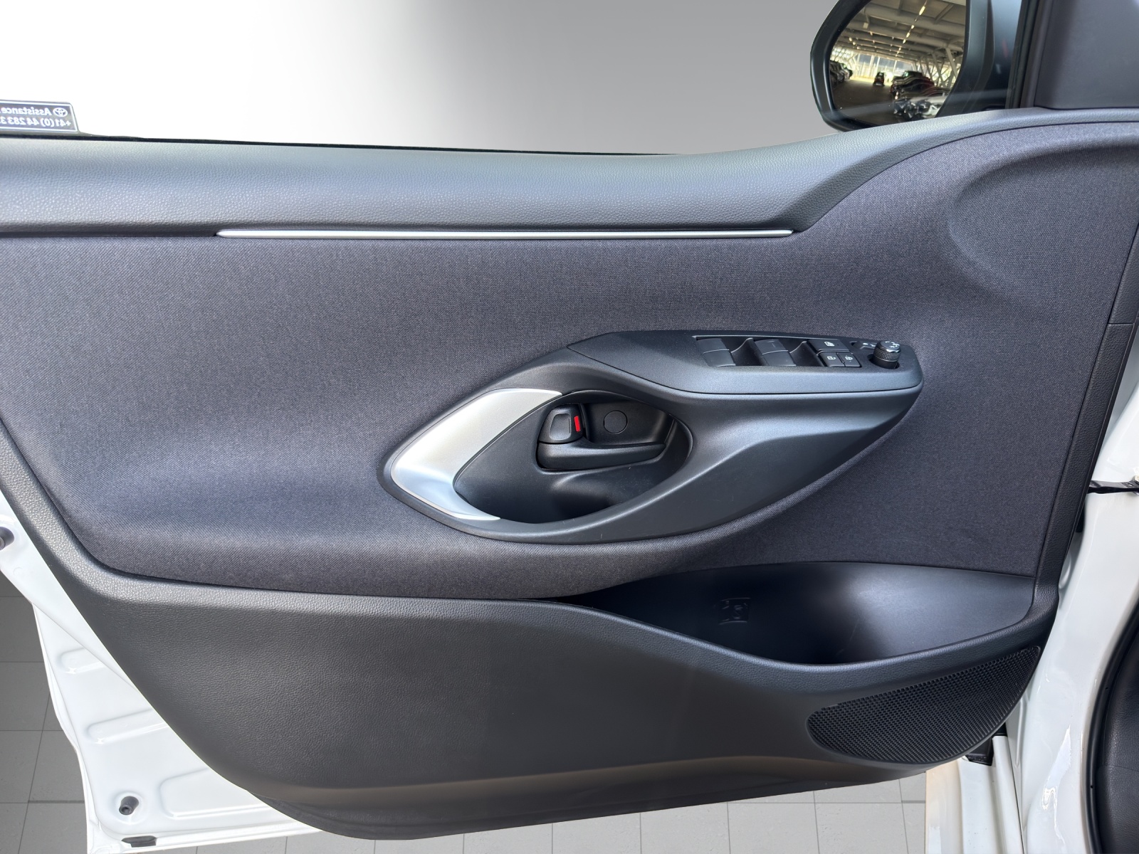 TOYOTA Yaris 1.5 Trend e-CVT-image-7