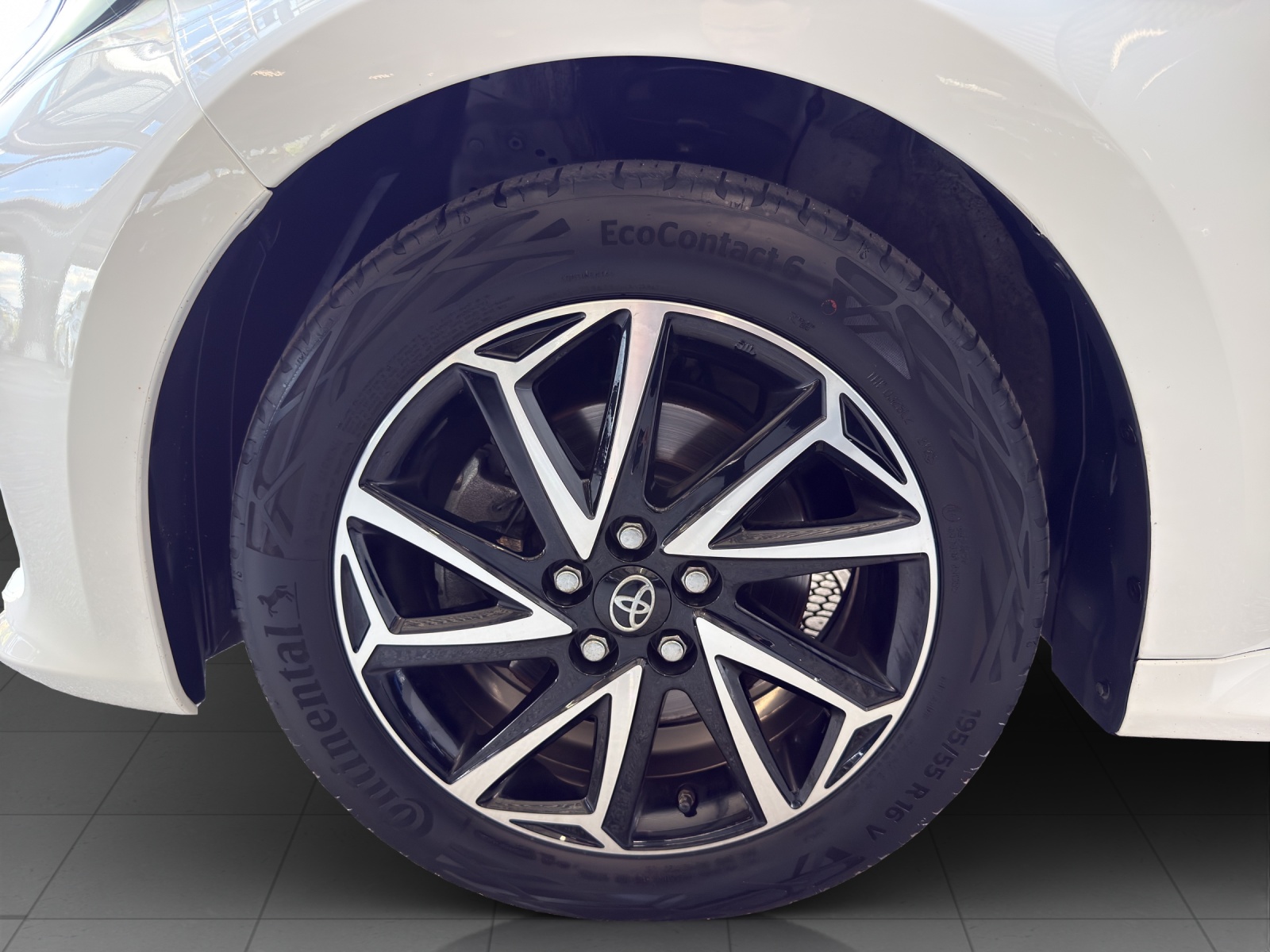TOYOTA Yaris 1.5 Trend e-CVT-image-5