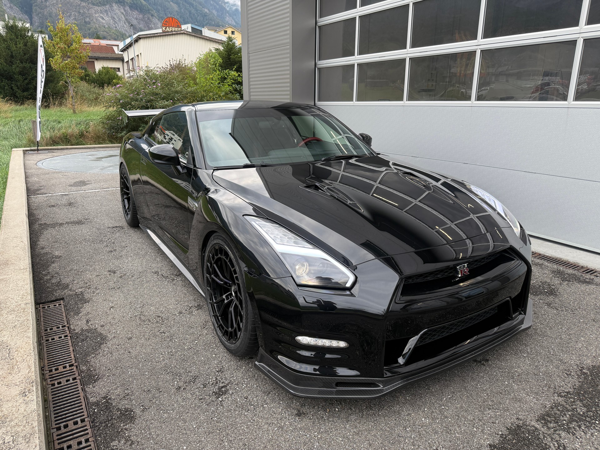 NISSAN GT-R 3.8 V6 Biturbo Black Edition-image-1
