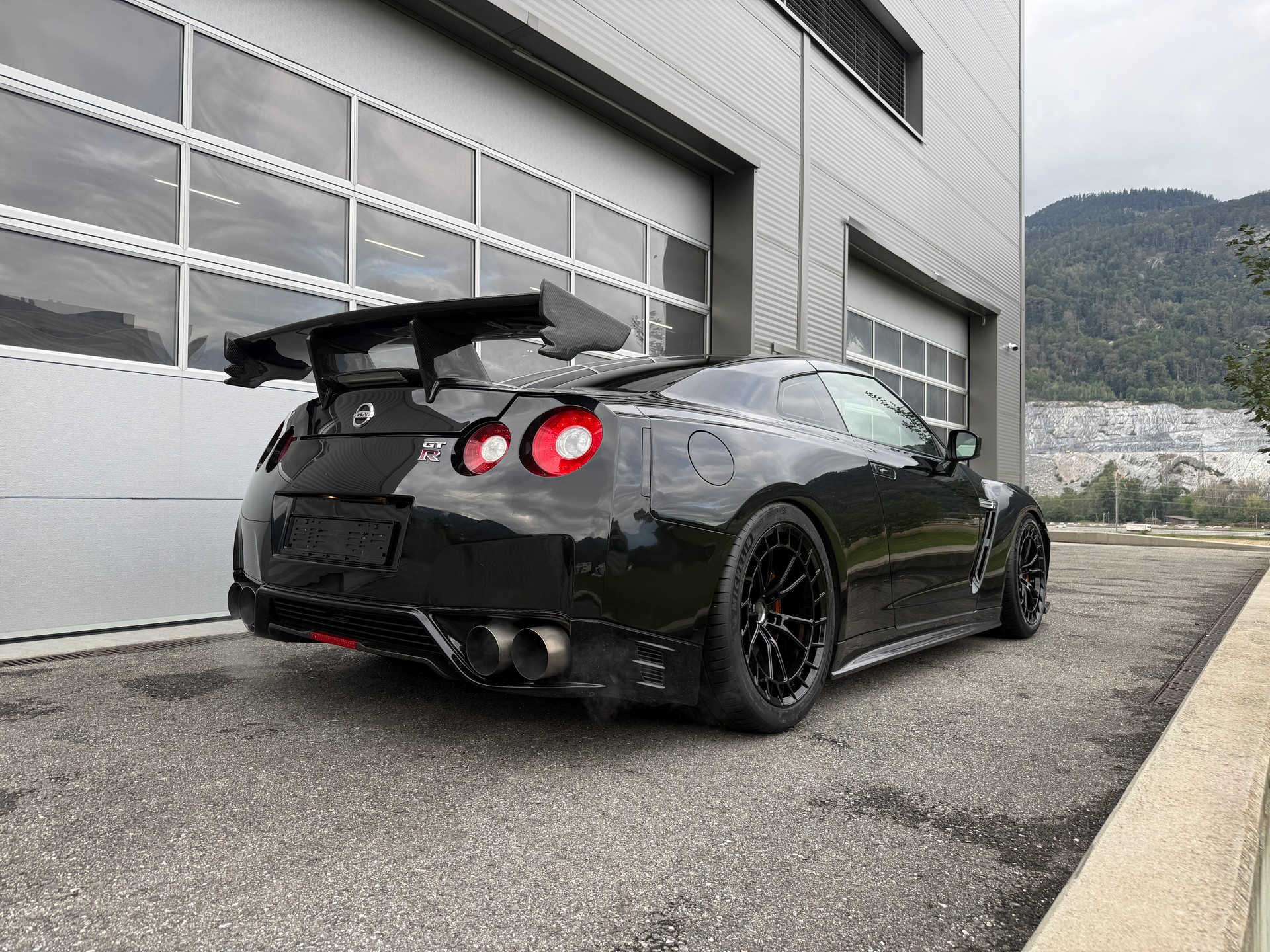 NISSAN GT-R 3.8 V6 Biturbo Black Edition-image-3