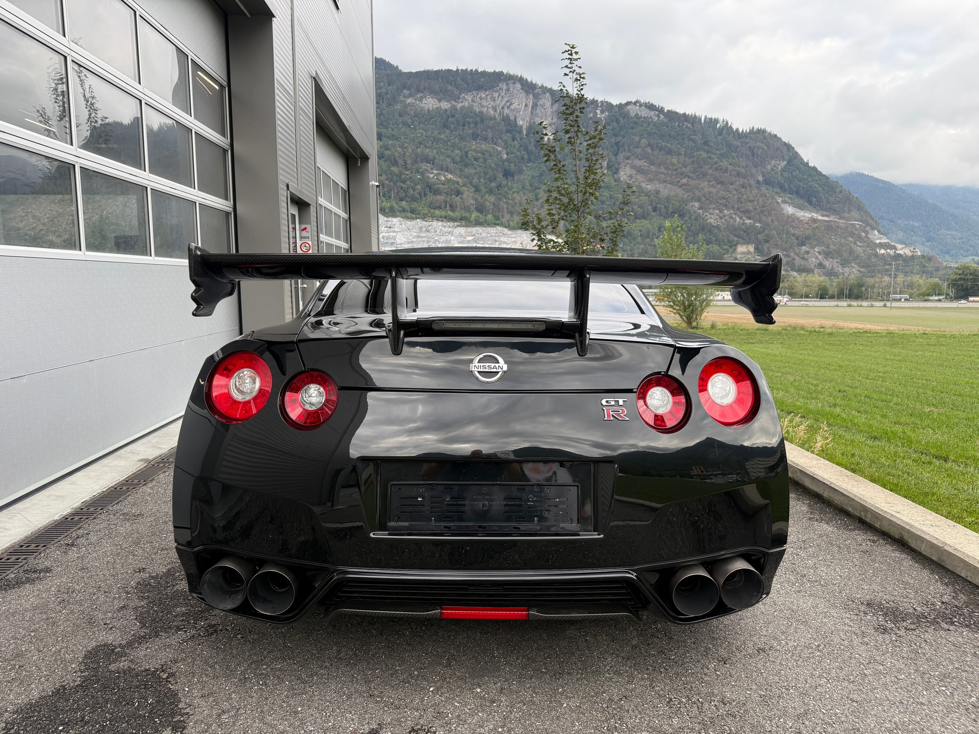 NISSAN GT-R 3.8 V6 Biturbo Black Edition-image-4