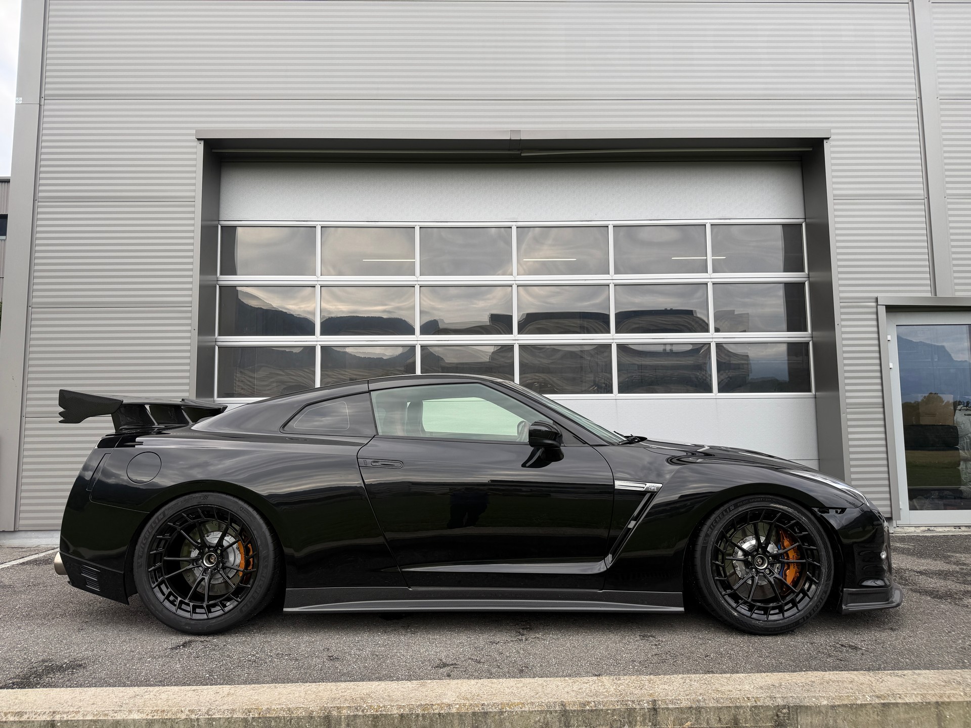NISSAN GT-R 3.8 V6 Biturbo Black Edition-image-0