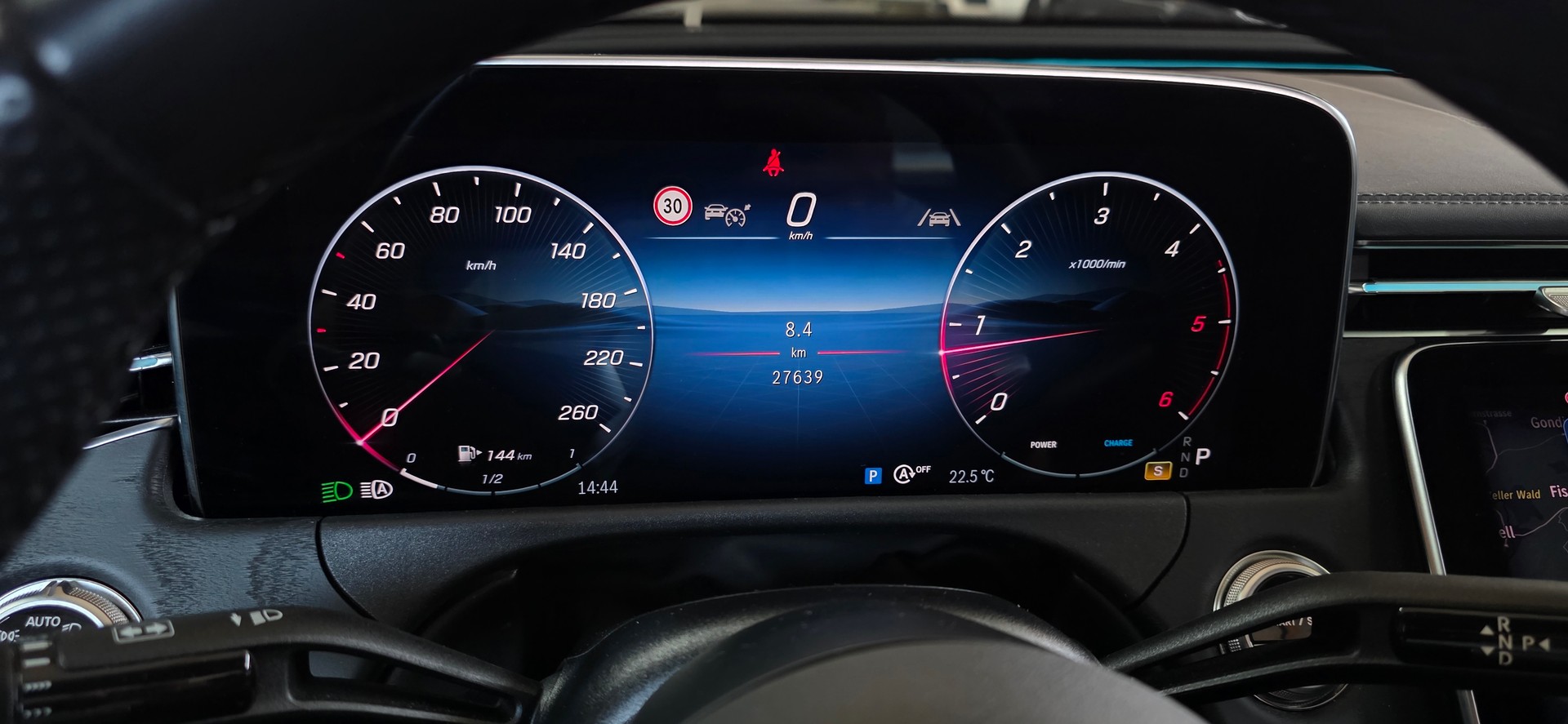 MERCEDES-BENZ E 220 d 9G-Tronic AMG Line *Panoramadach*Ambientebeleuchtung*Rückfahrkamera*Aktiver Spurhalte-&Abstandassistent*-image-14