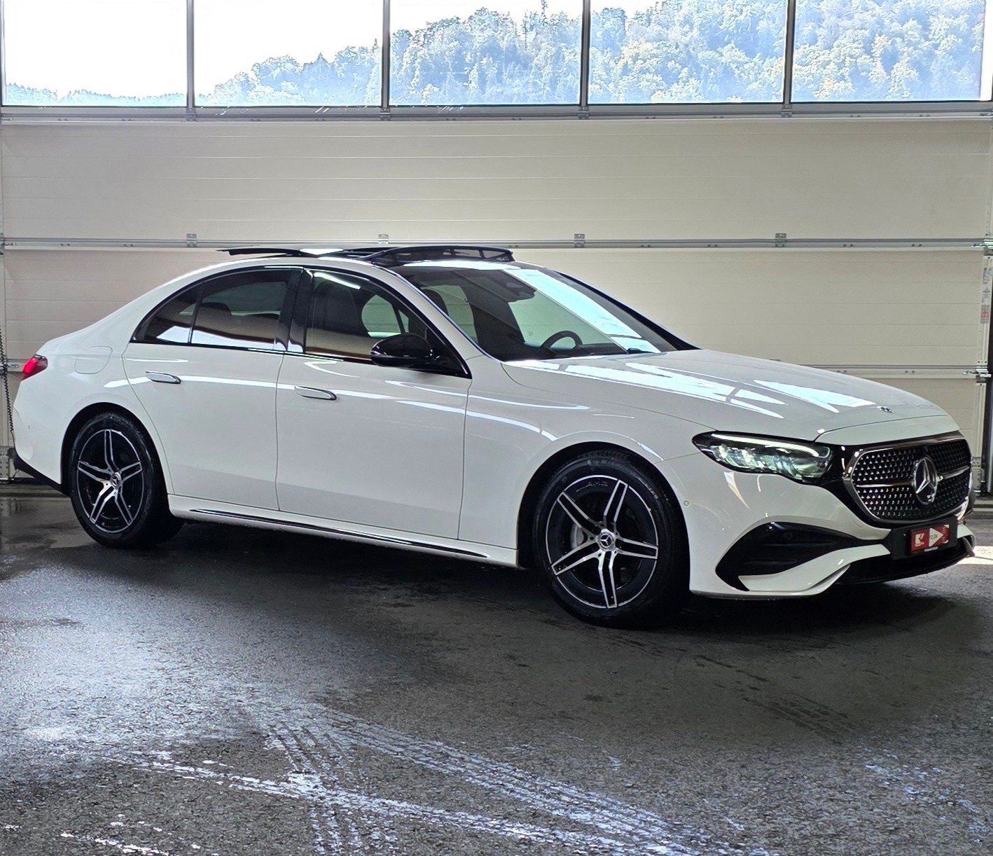 MERCEDES-BENZ E 220 d 9G-Tronic AMG Line *Panoramadach*Ambientebeleuchtung*Rückfahrkamera*Aktiver Spurhalte-&Abstandassistent*-image-6