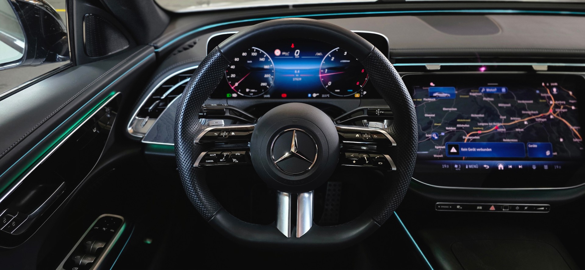 MERCEDES-BENZ E 220 d 9G-Tronic AMG Line *Panoramadach*Ambientebeleuchtung*Rückfahrkamera*Aktiver Spurhalte-&Abstandassistent*-image-12
