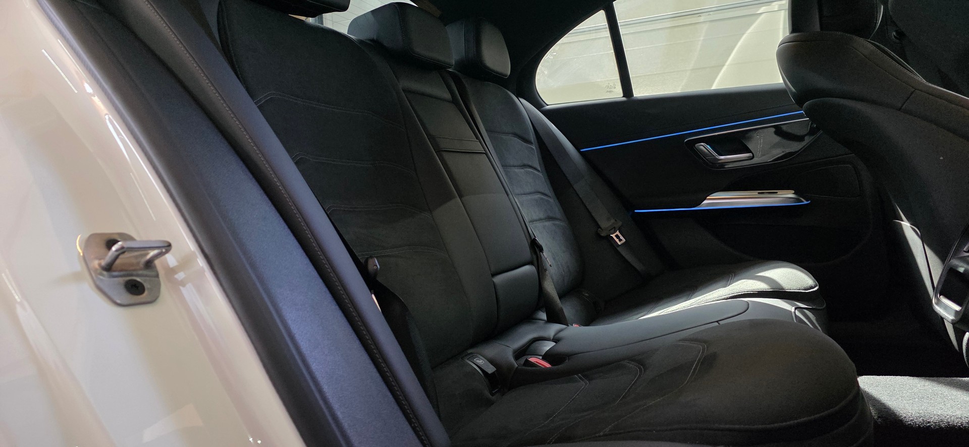 MERCEDES-BENZ E 220 d 9G-Tronic AMG Line *Panoramadach*Ambientebeleuchtung*Rückfahrkamera*Aktiver Spurhalte-&Abstandassistent*-image-26