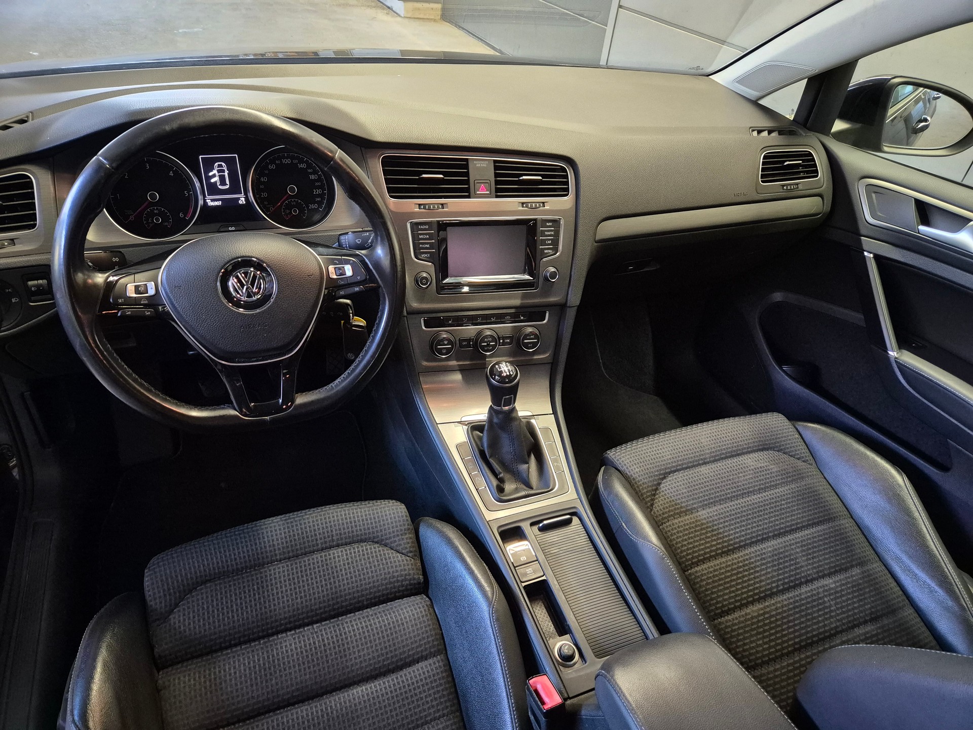 VW Golf 1.6 TDI Comfortline 4Motion-image-4