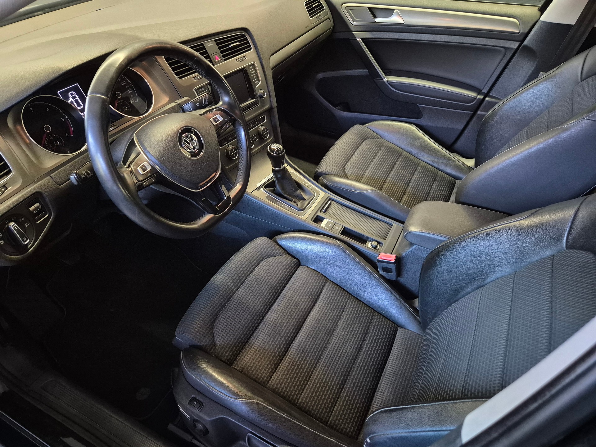 VW Golf 1.6 TDI Comfortline 4Motion-image-5