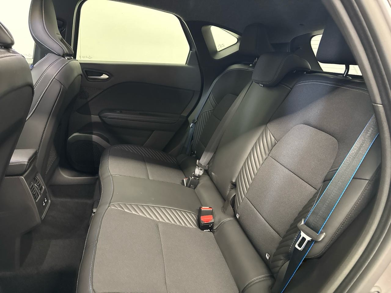 RENAULT Captur 1.8 E-Tech 160 Esprit Alpine DHT-image-11