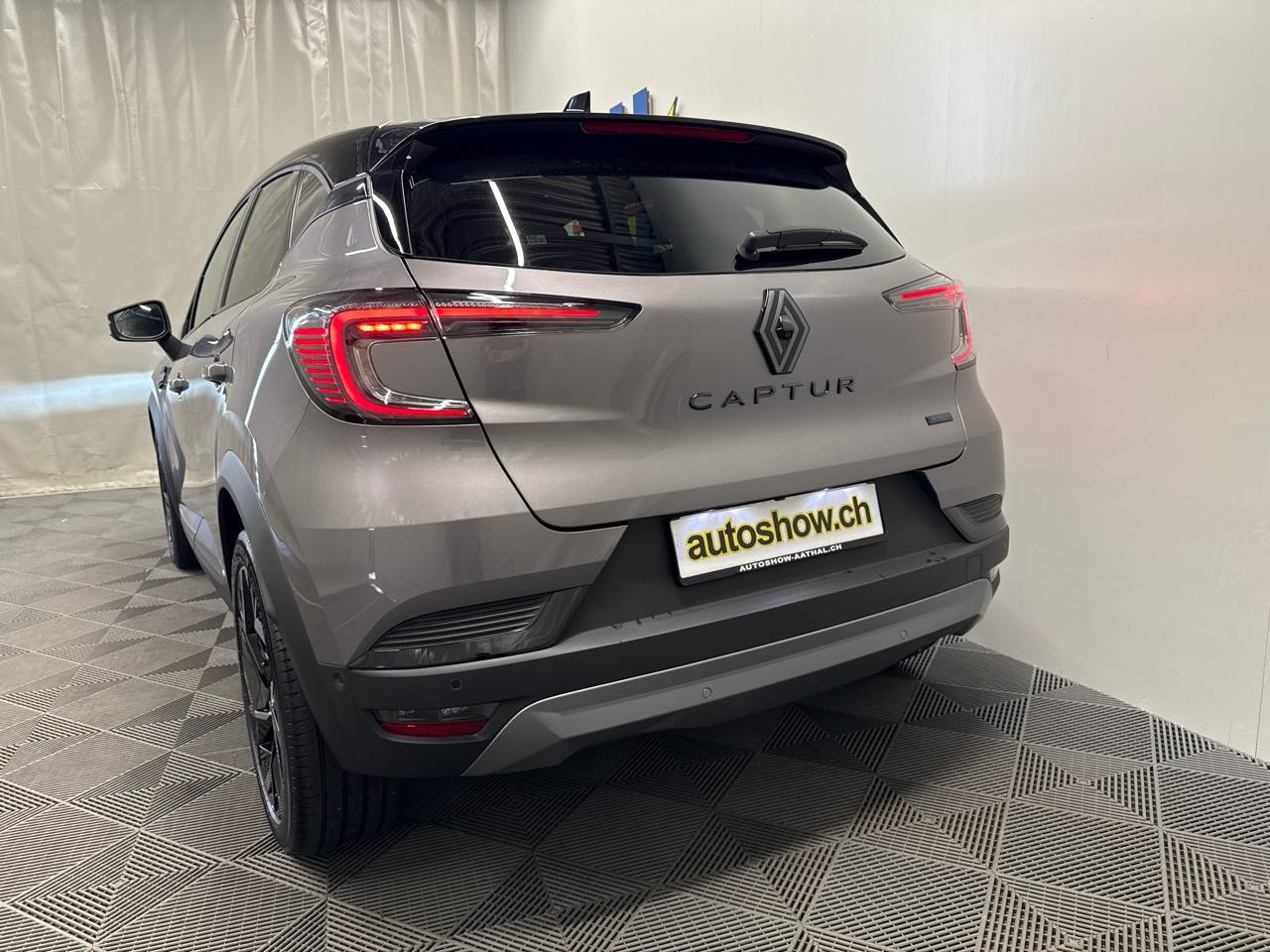 RENAULT Captur 1.8 E-Tech 160 Esprit Alpine DHT-image-13