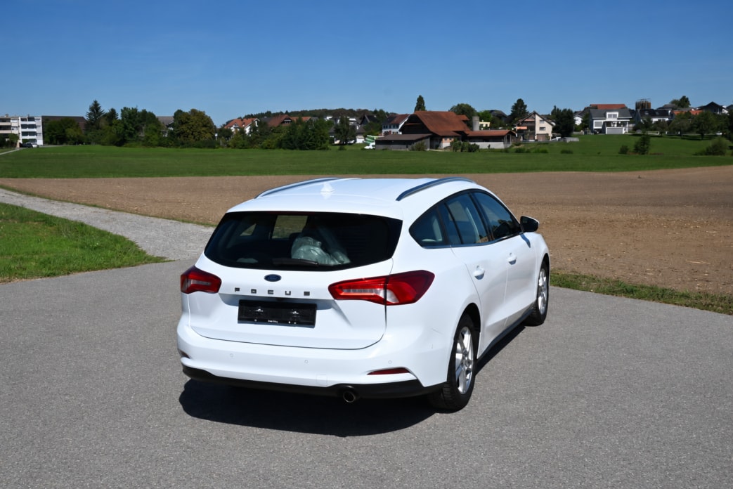 FORD Focus 1.5 SCTi Cool Connect Automatic-image-2